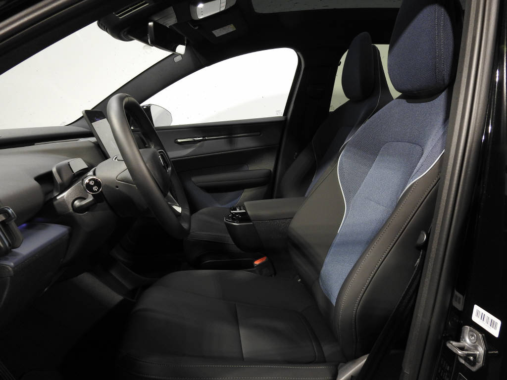VOLVO EX 30 E60 Twin Ultra Performance AWD-image-6
