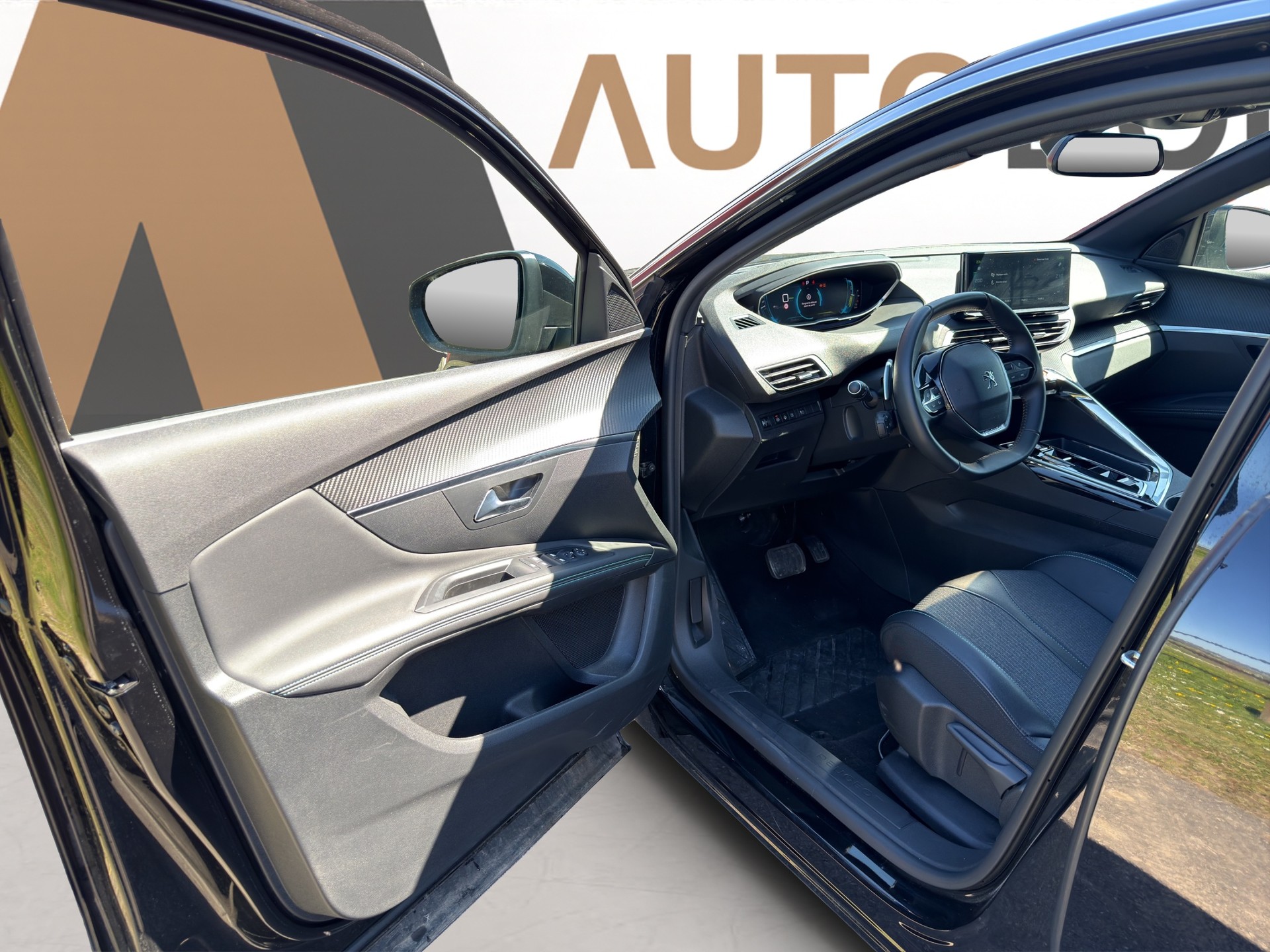 PEUGEOT 2008 1.2 Hybrid 145 Style-image-9