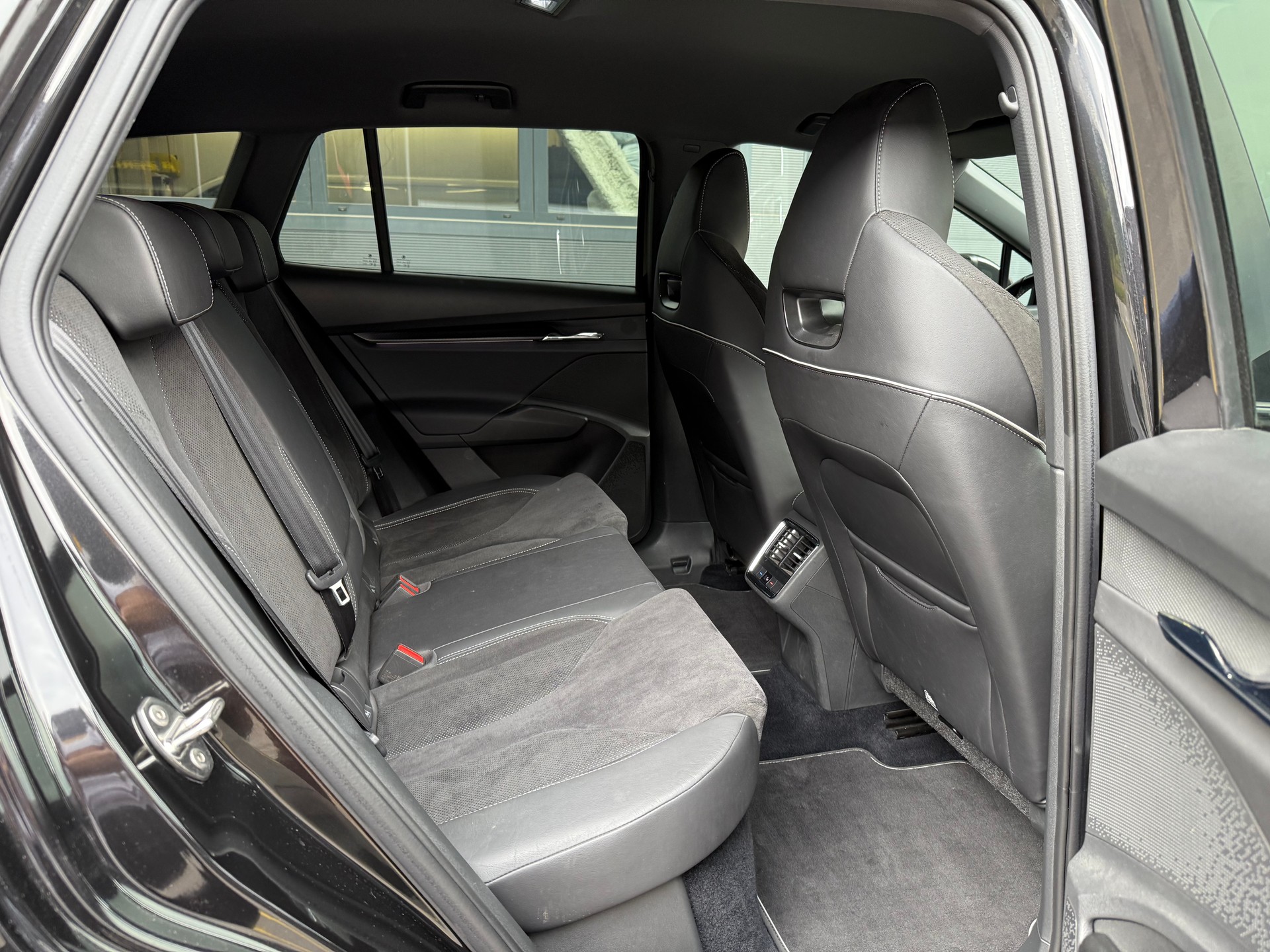 SKODA Enyaq iV 80x SportLine-image-16