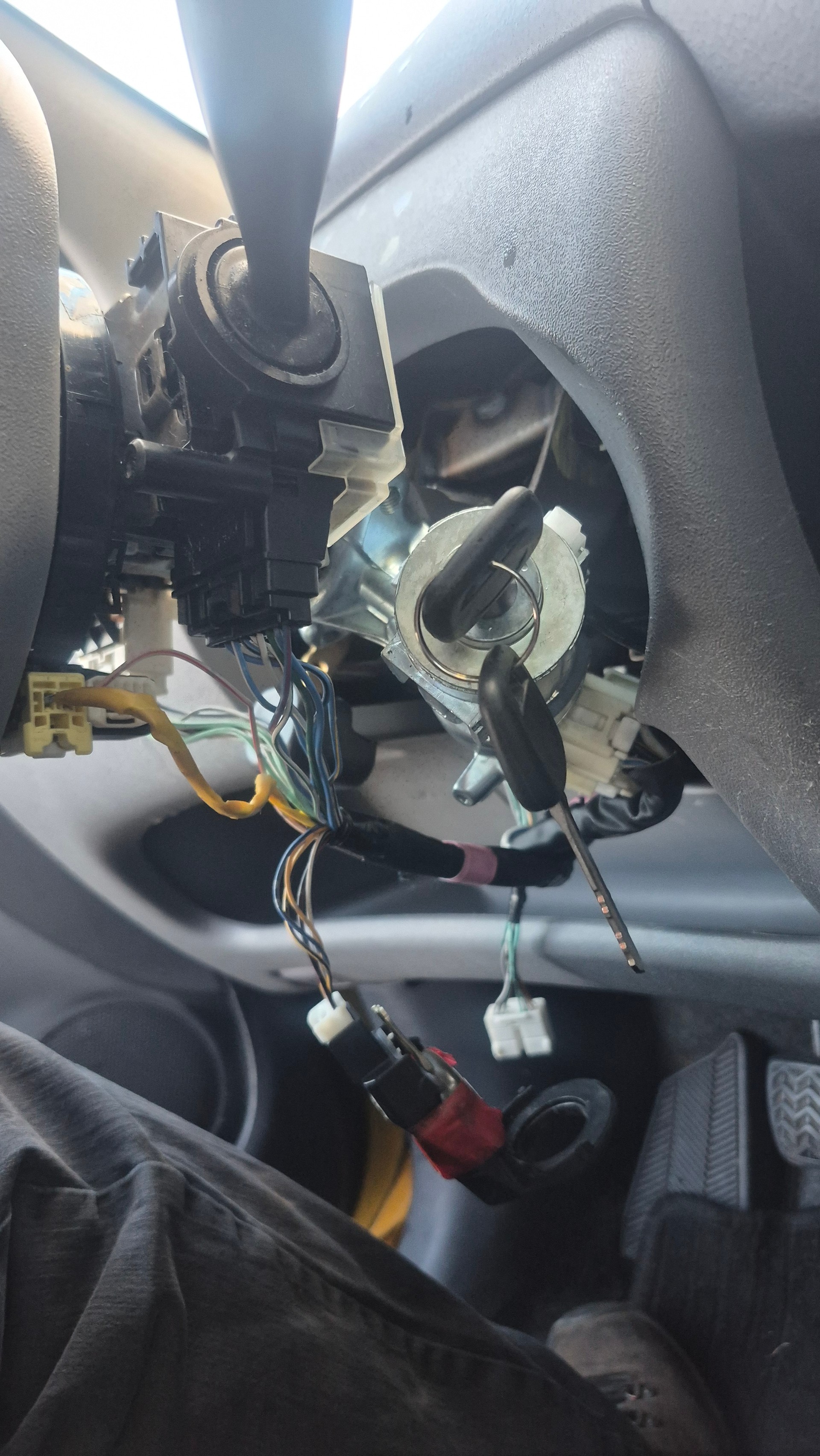 TOYOTA Yaris 1.0-image-10