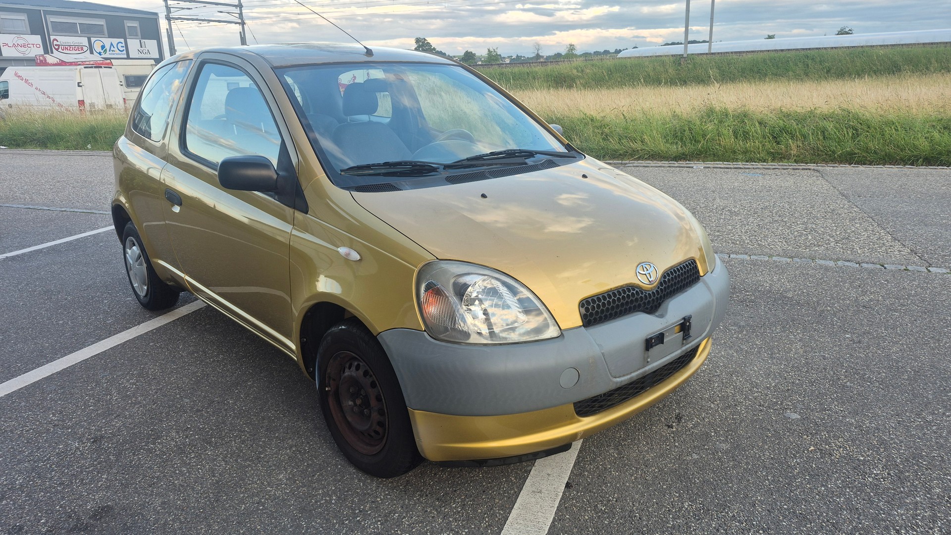 TOYOTA Yaris 1.0-image-2
