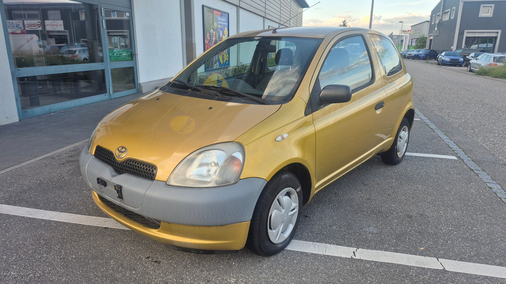 TOYOTA Yaris 1.0-image-0