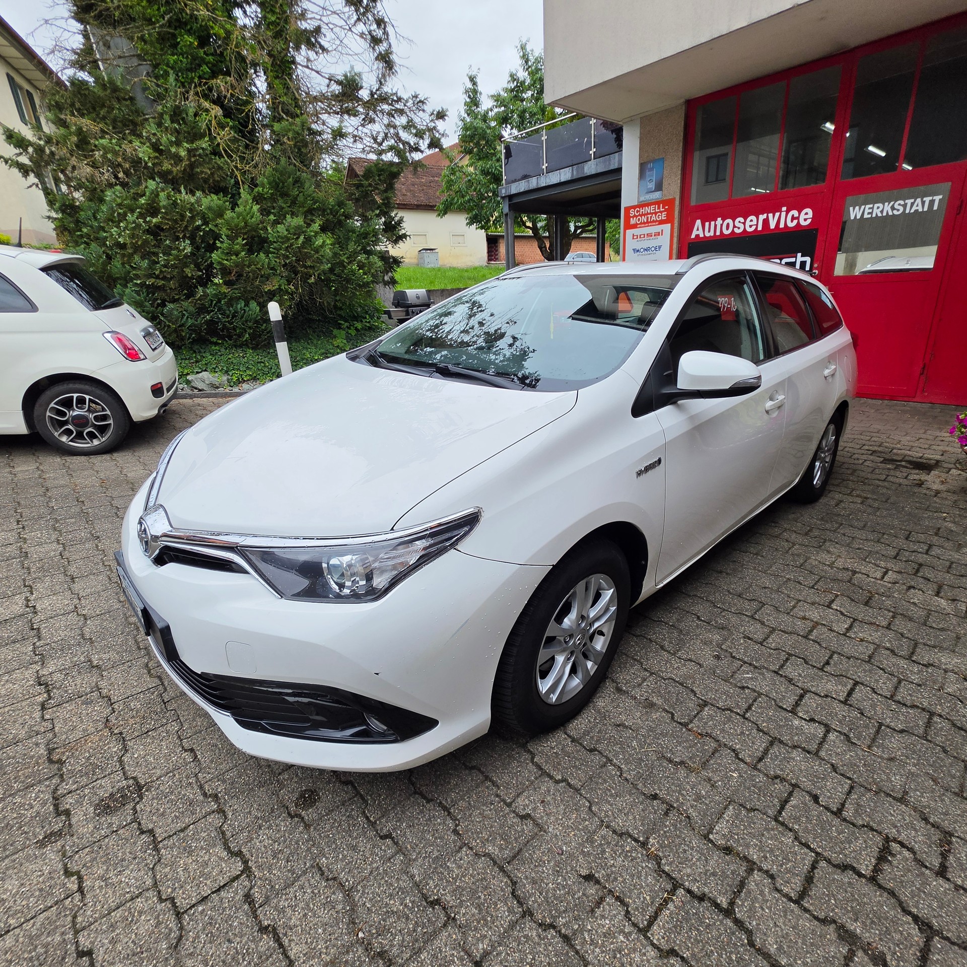 TOYOTA Auris Touring Sports 1.8 HSD Trend e-CVT-image-6