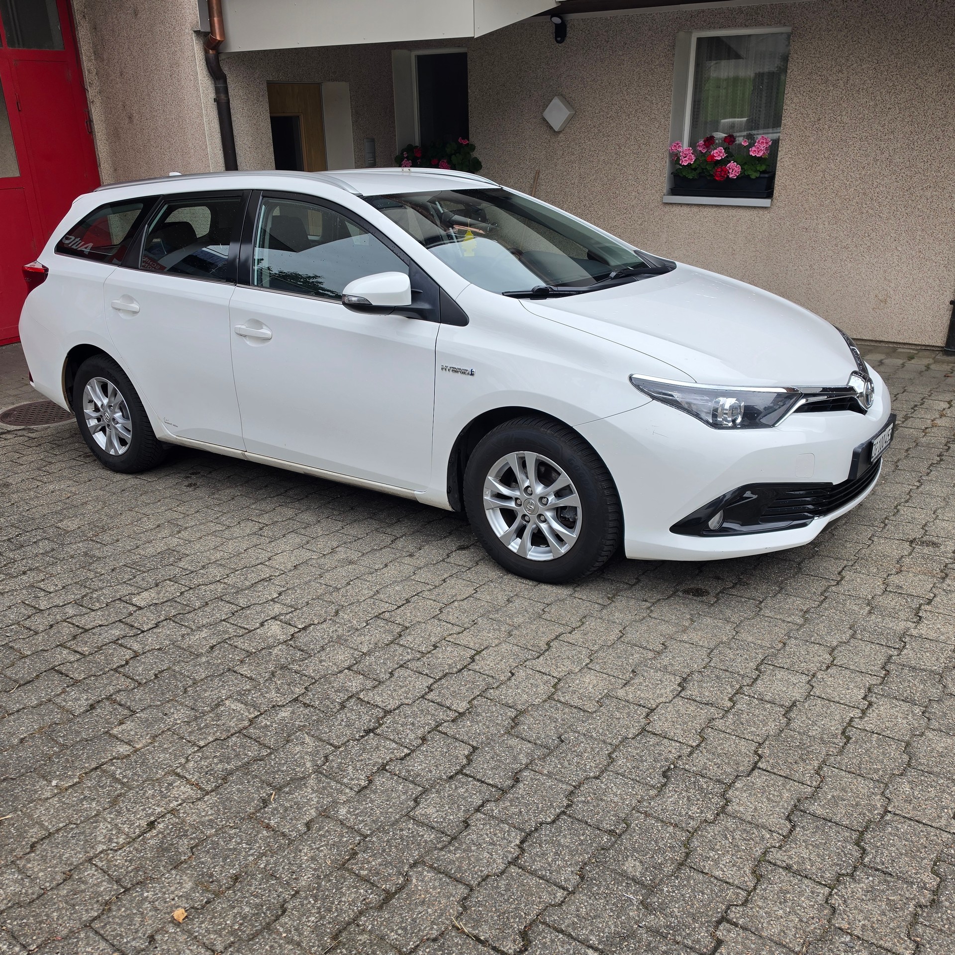 TOYOTA Auris Touring Sports 1.8 HSD Trend e-CVT
