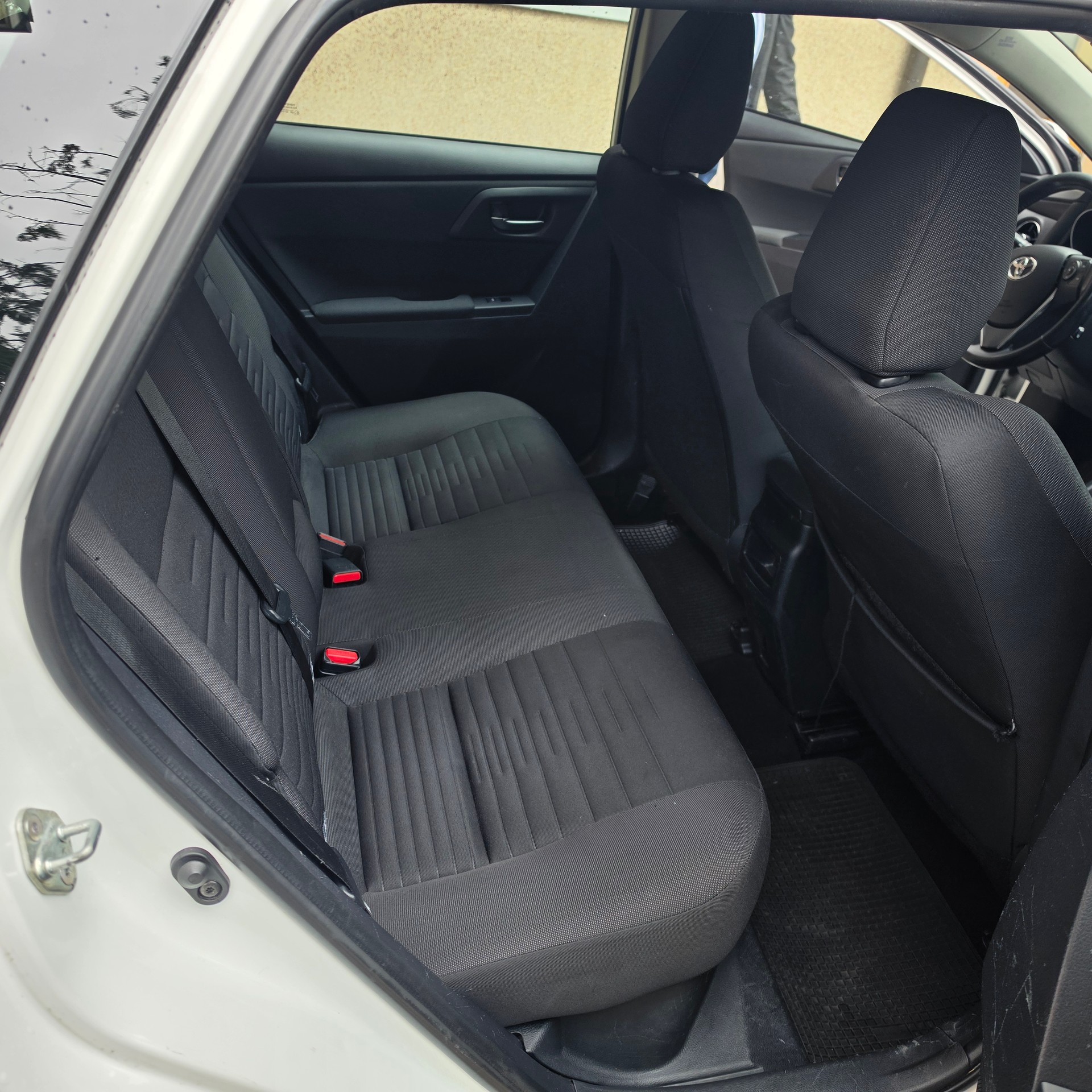 TOYOTA Auris Touring Sports 1.8 HSD Trend e-CVT-image-11