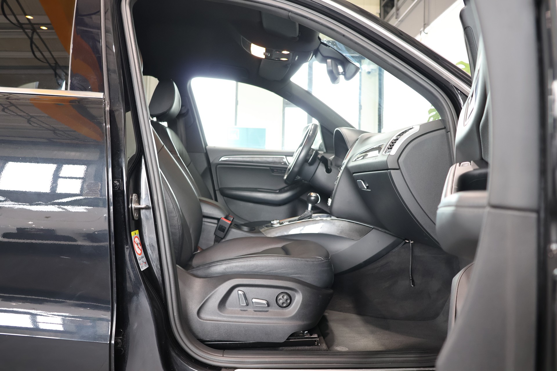 AUDI SQ5 3.0 TDI quattro tiptronic-image-12