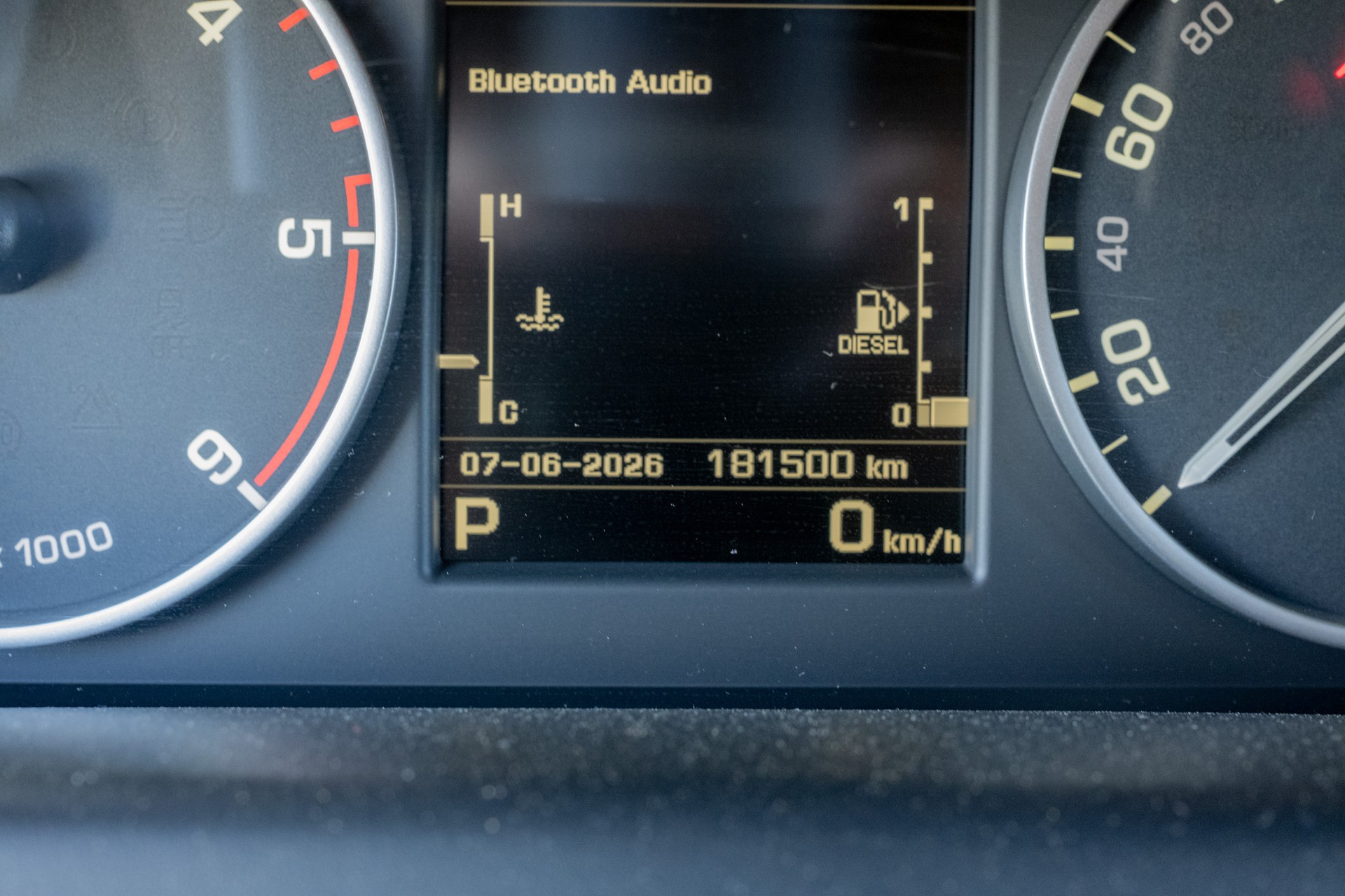 LAND ROVER Discovery 3.0 SDV6 HSE Automatic-image-15