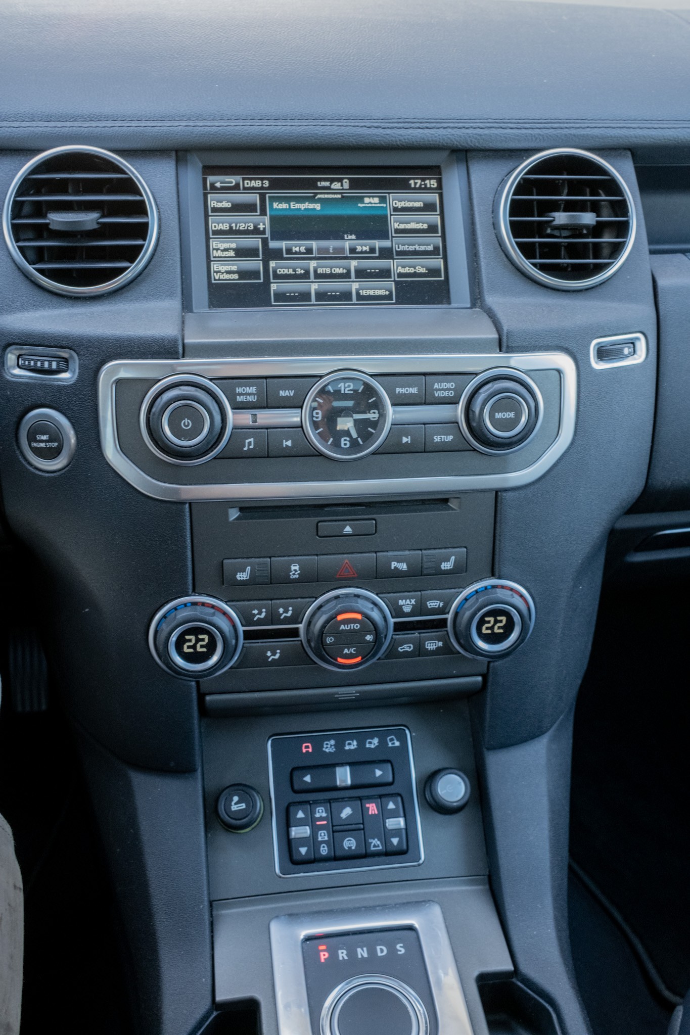 LAND ROVER Discovery 3.0 SDV6 HSE Automatic-image-12