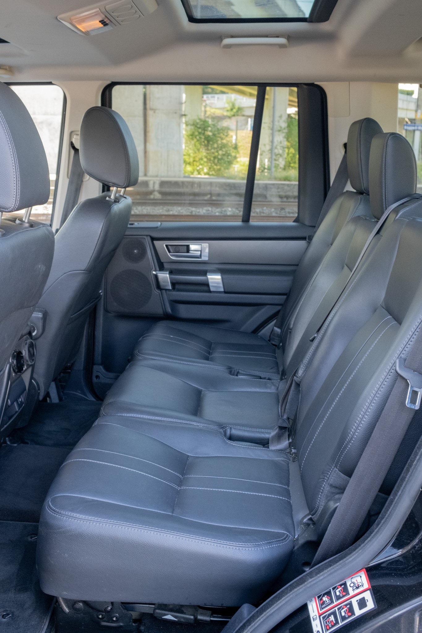 LAND ROVER Discovery 3.0 SDV6 HSE Automatic-image-8