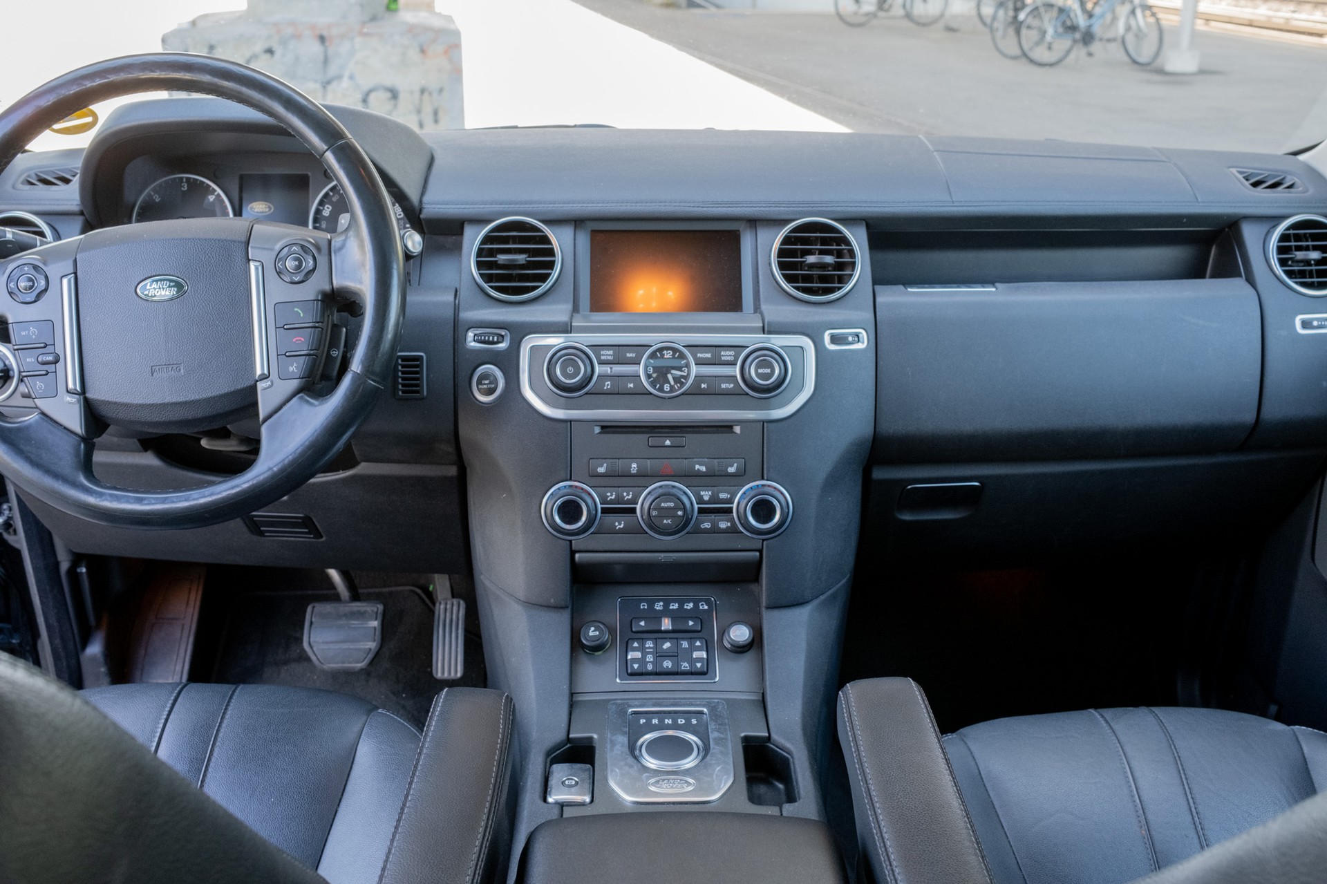 LAND ROVER Discovery 3.0 SDV6 HSE Automatic-image-11