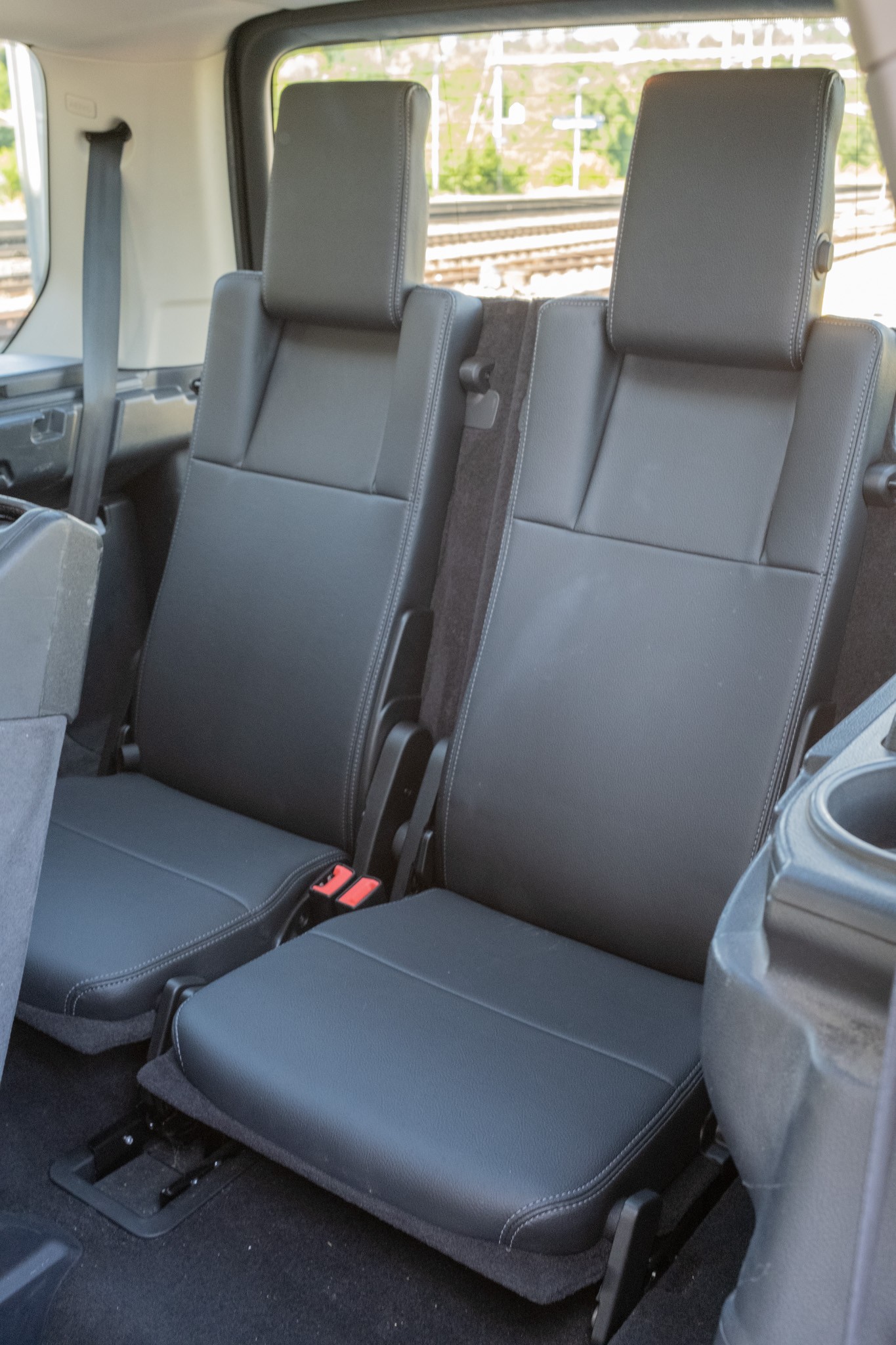 LAND ROVER Discovery 3.0 SDV6 HSE Automatic-image-9