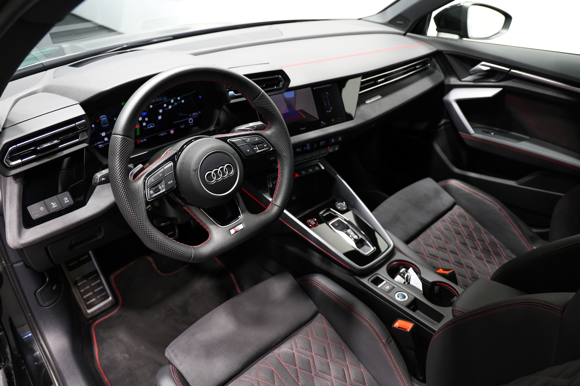 AUDI S3 Limousine TFSI quattro S-tronic *Facelift*Audi Werksgarantie*-image-14