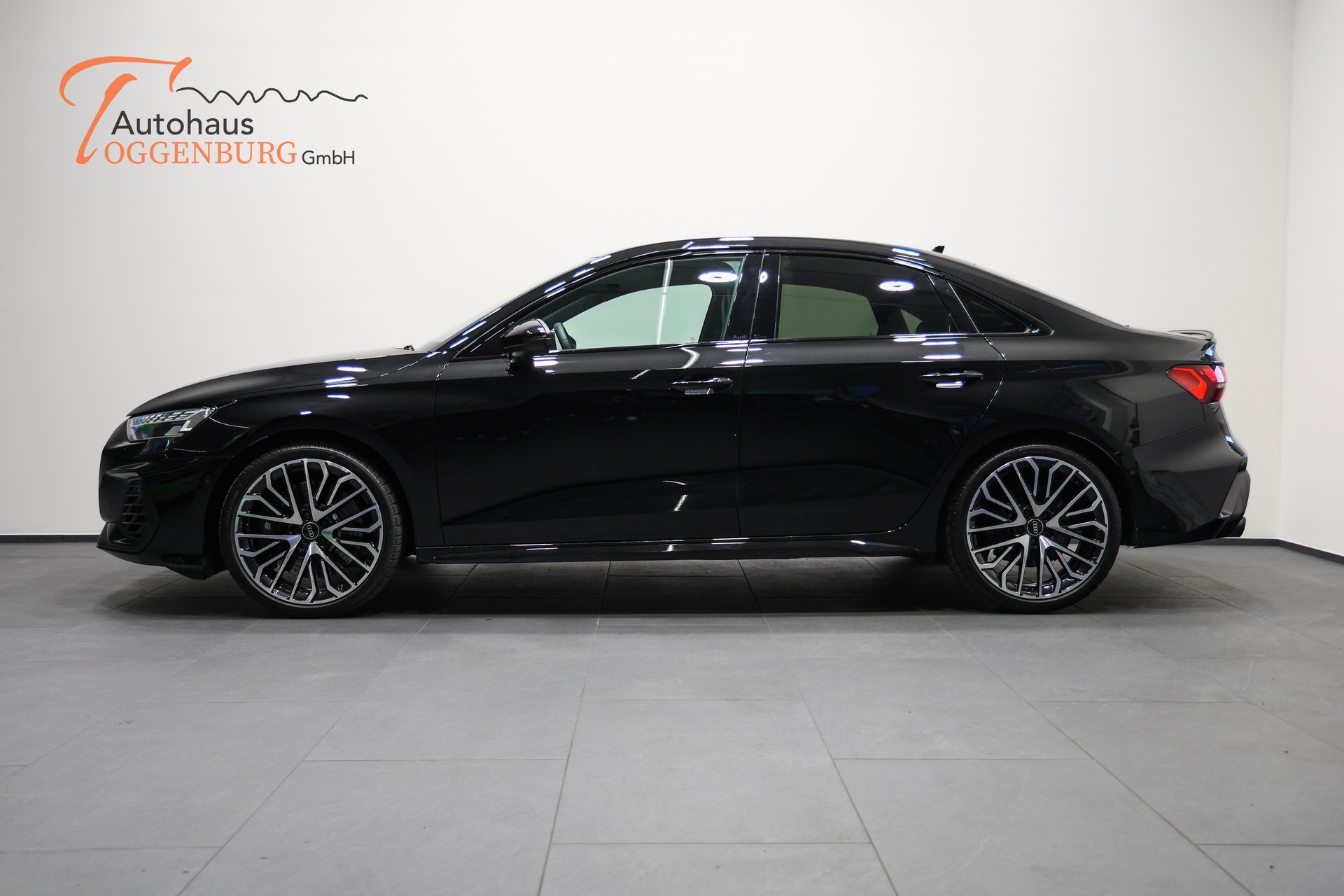 AUDI S3 Limousine TFSI quattro S-tronic *Facelift*Audi Werksgarantie*-image-4