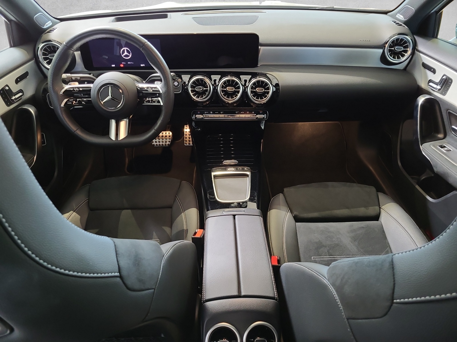 MERCEDES-BENZ A 250 e 8G-DCT-image-11