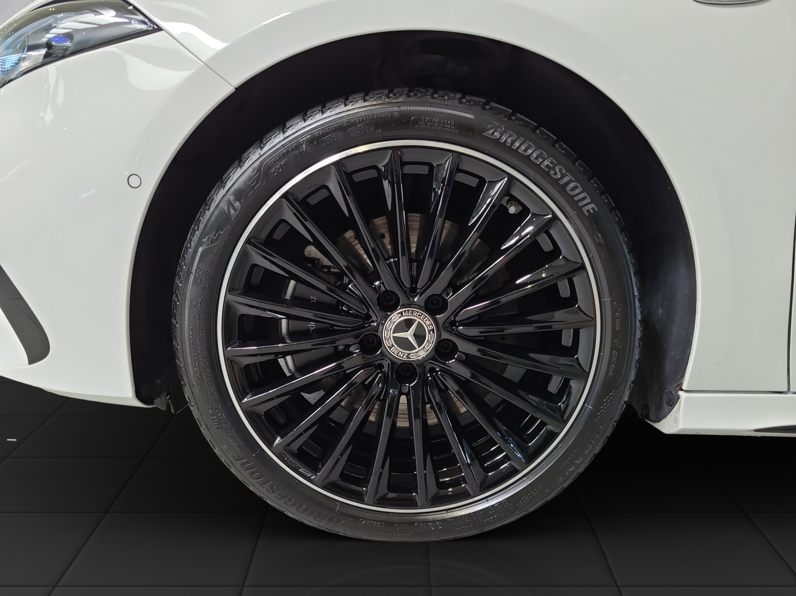 MERCEDES-BENZ A 250 e 8G-DCT-image-9