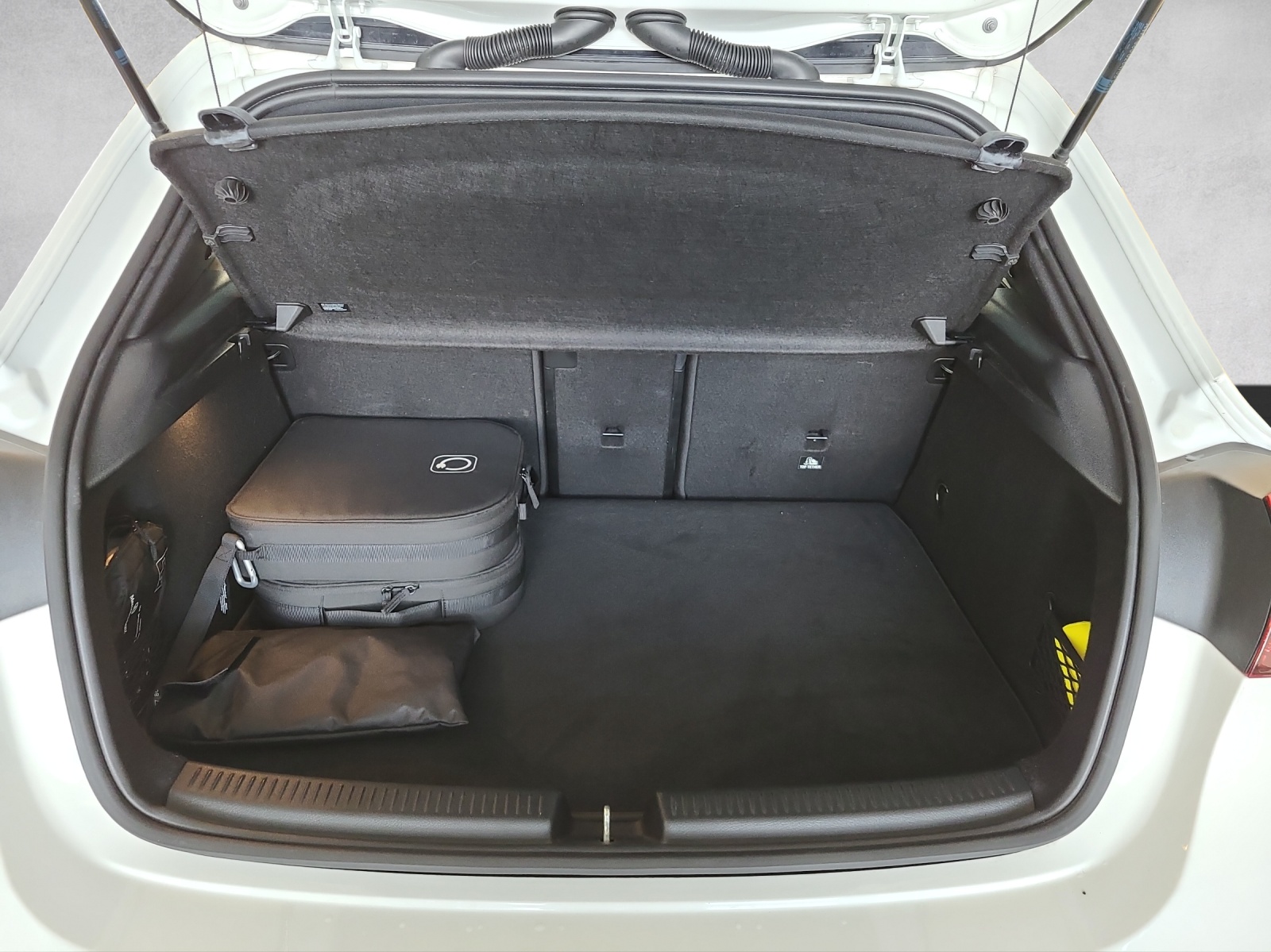 MERCEDES-BENZ A 250 e 8G-DCT-image-13
