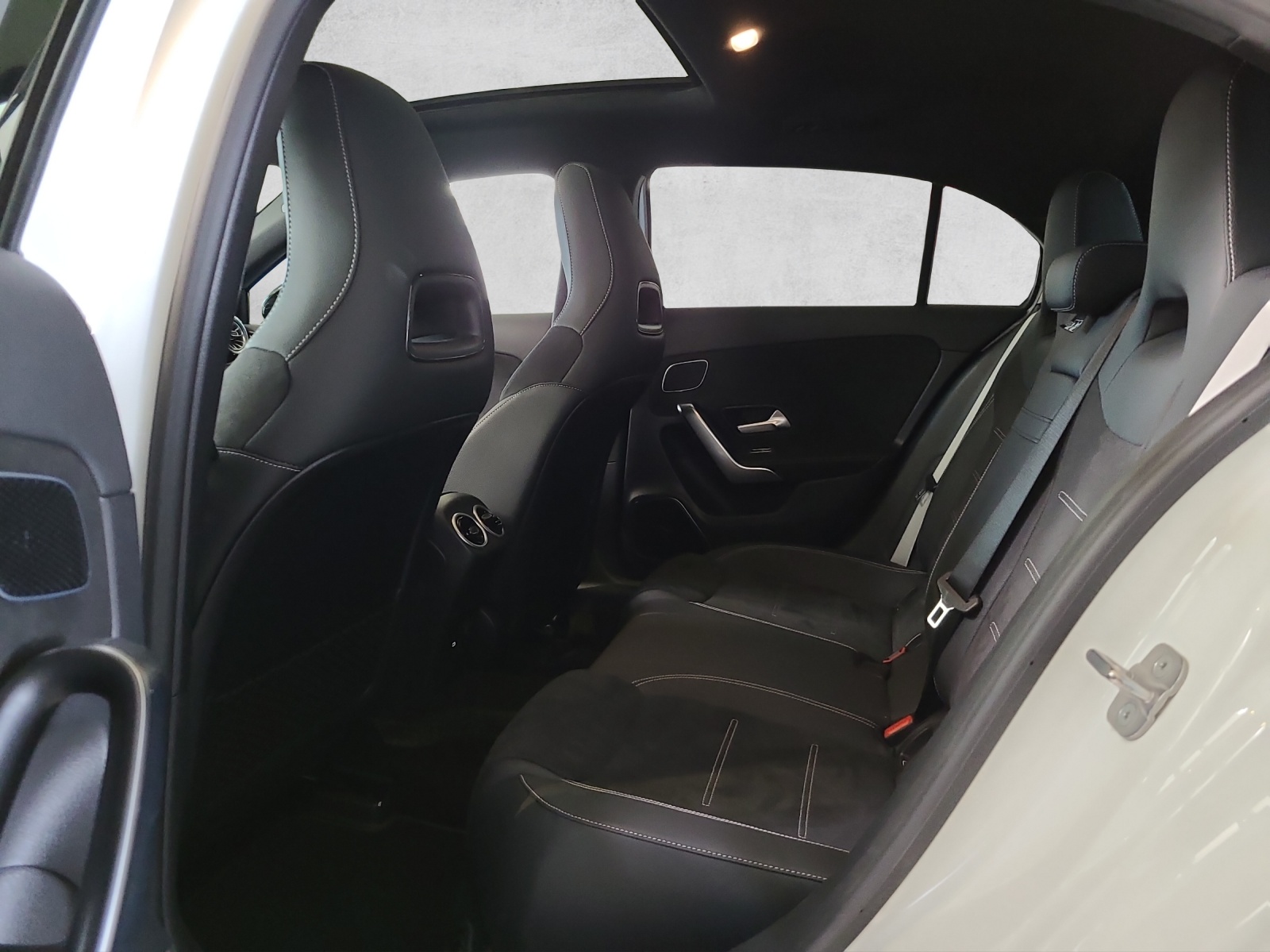 MERCEDES-BENZ A 250 e 8G-DCT-image-10