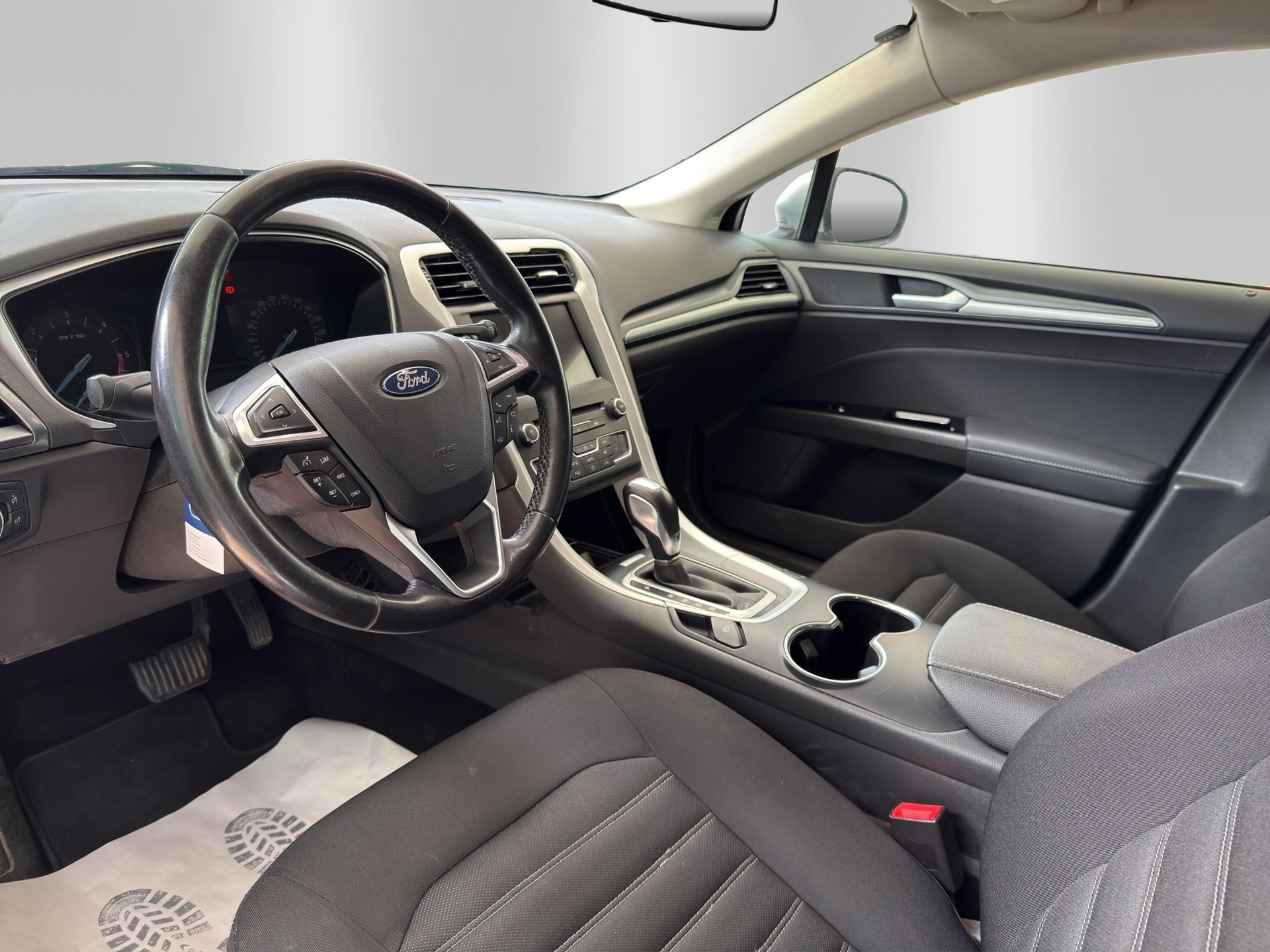 FORD Mondeo 2.0 TDCi Business Plus PowerShift-image-7