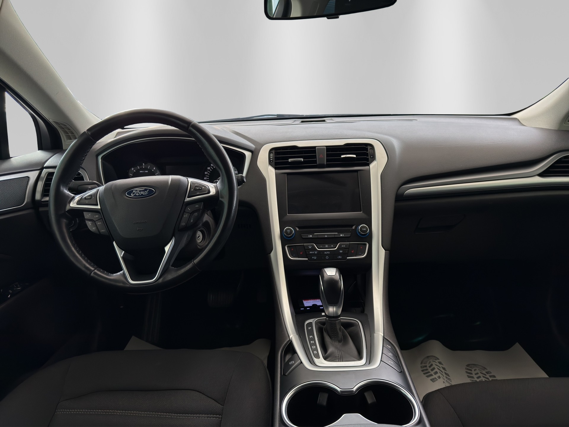 FORD Mondeo 2.0 TDCi Business Plus PowerShift-image-8