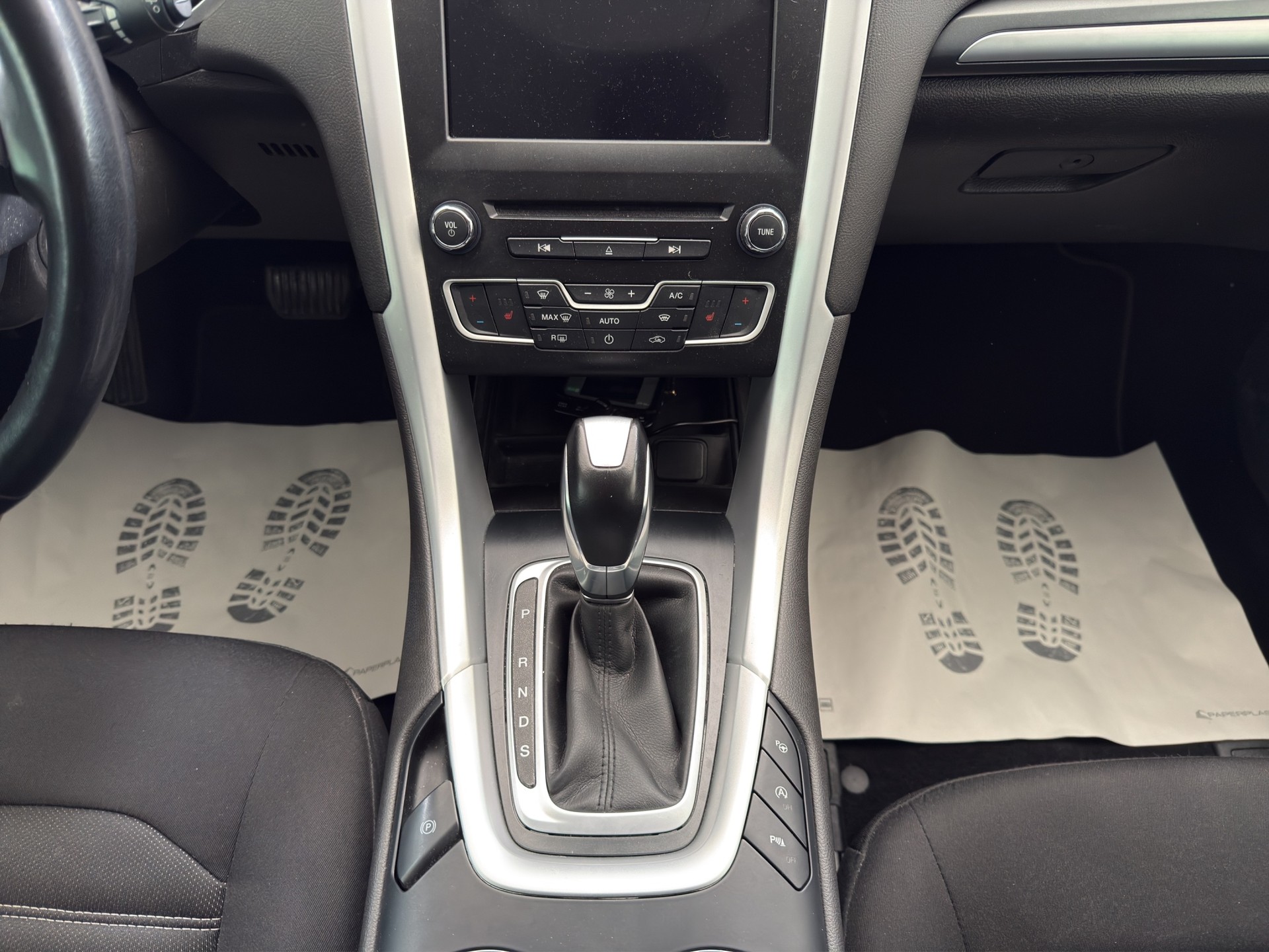 FORD Mondeo 2.0 TDCi Business Plus PowerShift-image-10