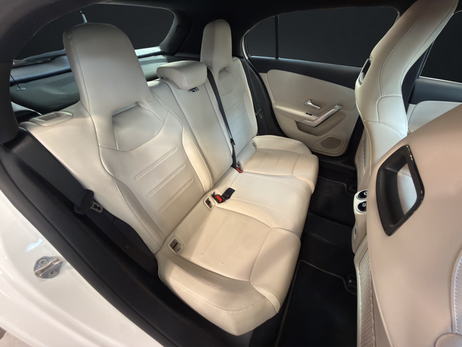 MERCEDES-BENZ A 200 d Progressive 8G-DCT-image-14