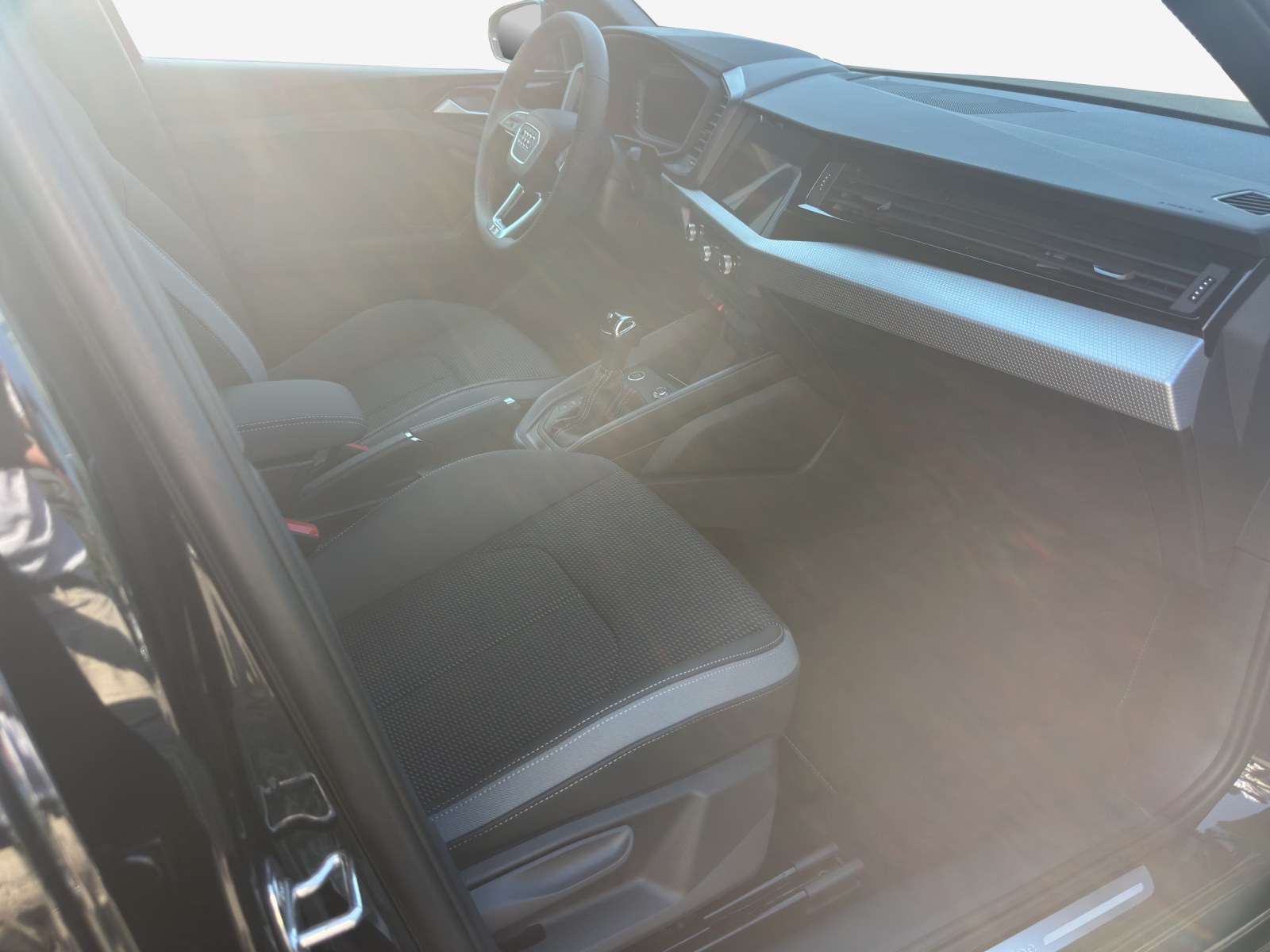 AUDI A1 Sportback 30 TFSI S Line Attraction S-tronic-image-15