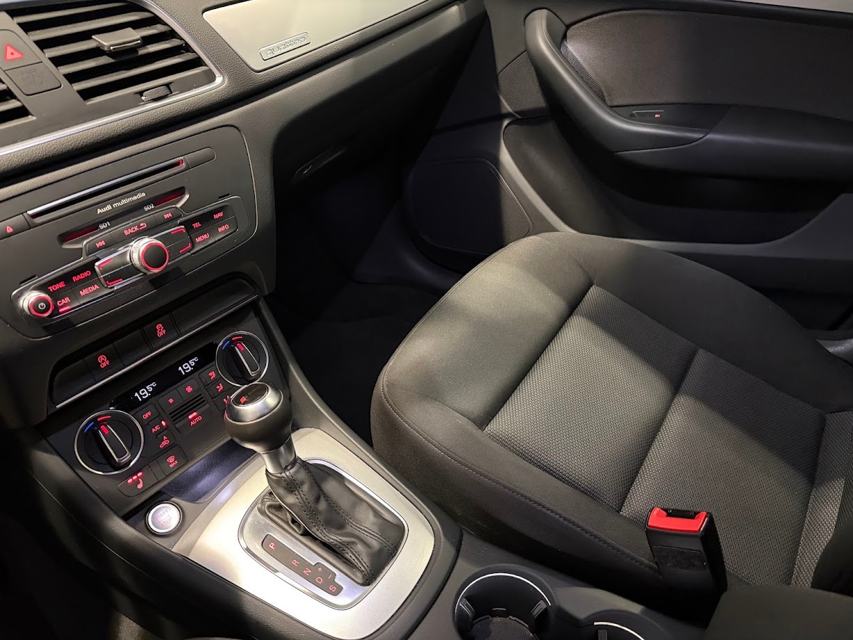 AUDI Q3 2.0 TDI quattro S-tronic-image-11