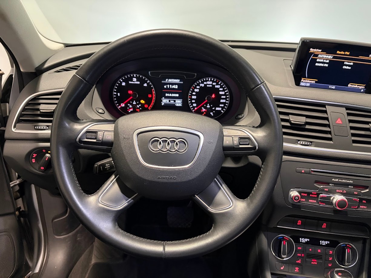 AUDI Q3 2.0 TDI quattro S-tronic-image-5