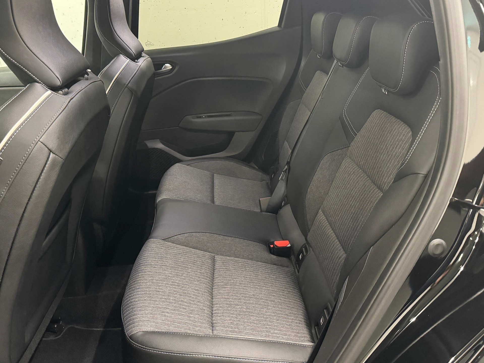 MITSUBISHI Colt 1.6 HEV Instyle Leasing 1,99-image-5