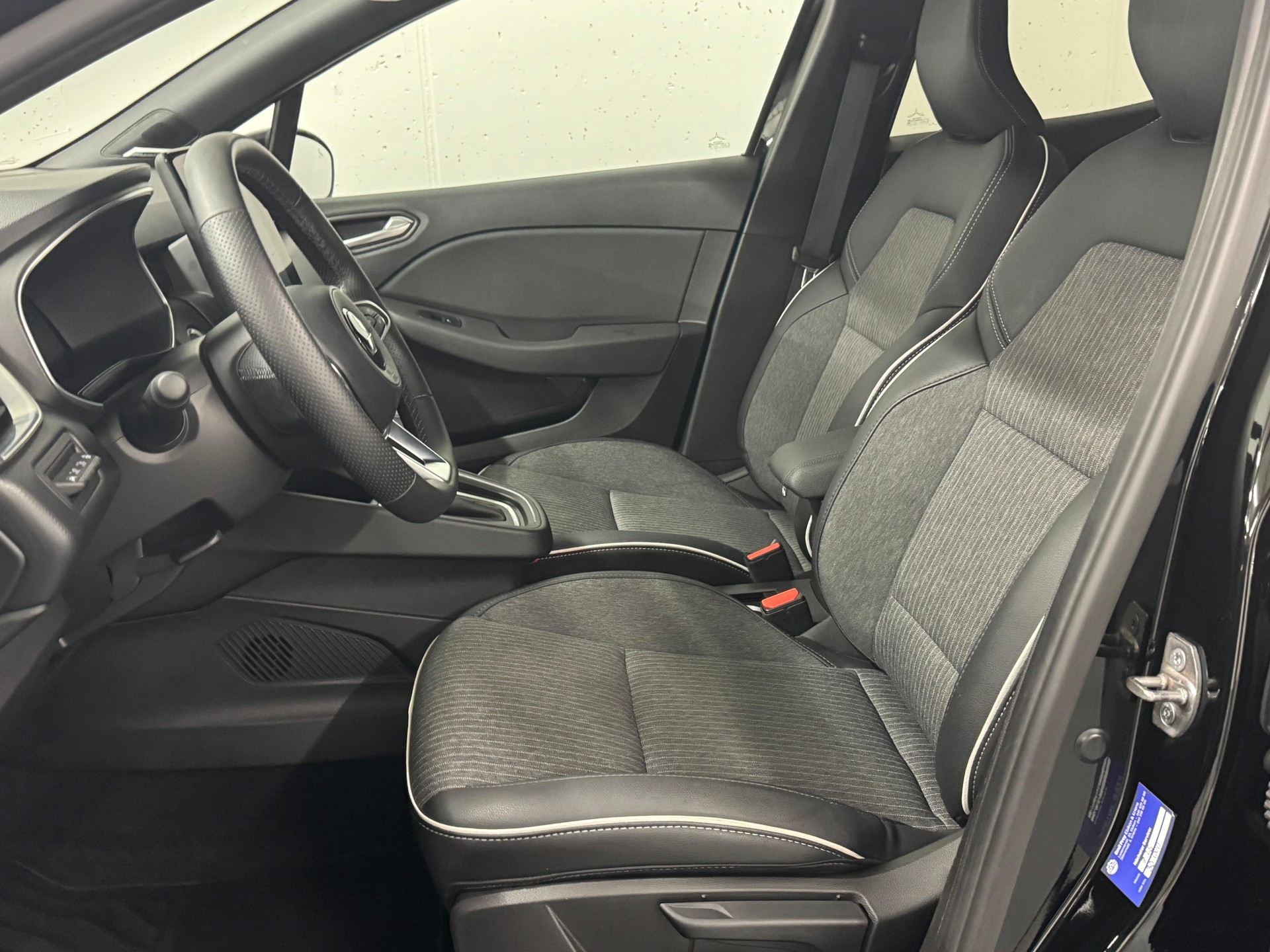 MITSUBISHI Colt 1.6 HEV Instyle Leasing 1,99-image-3