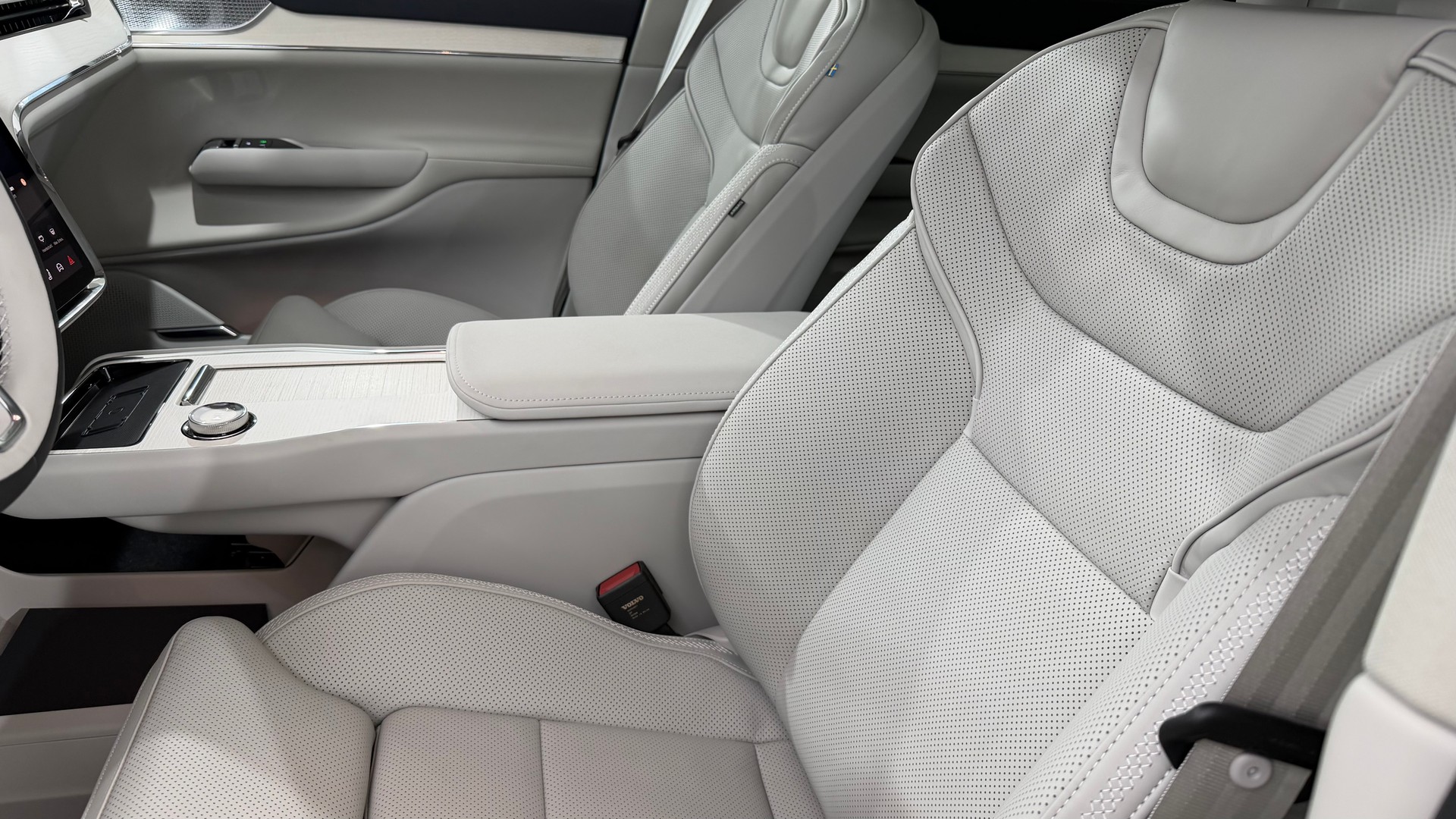VOLVO EX90 Twin Ultra 6P. AWD-image-4