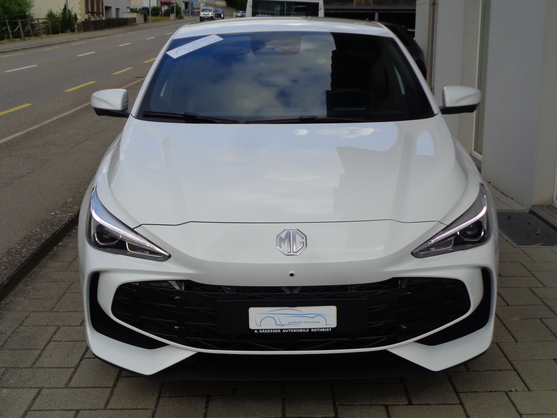 MG 3 1.5 Hybrid Luxury Aut.-image-2