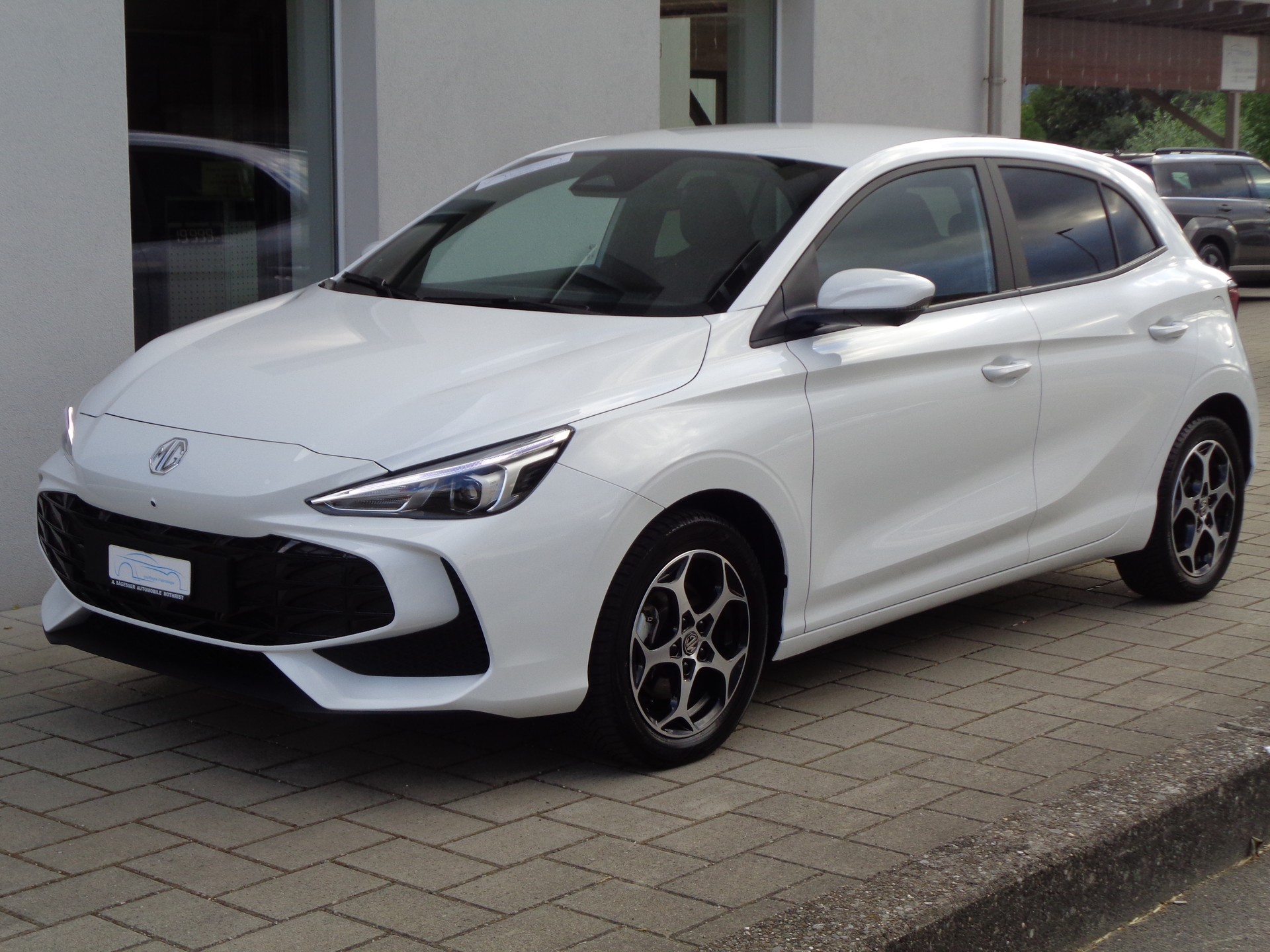 MG 3 1.5 Hybrid Luxury Aut.-image-3