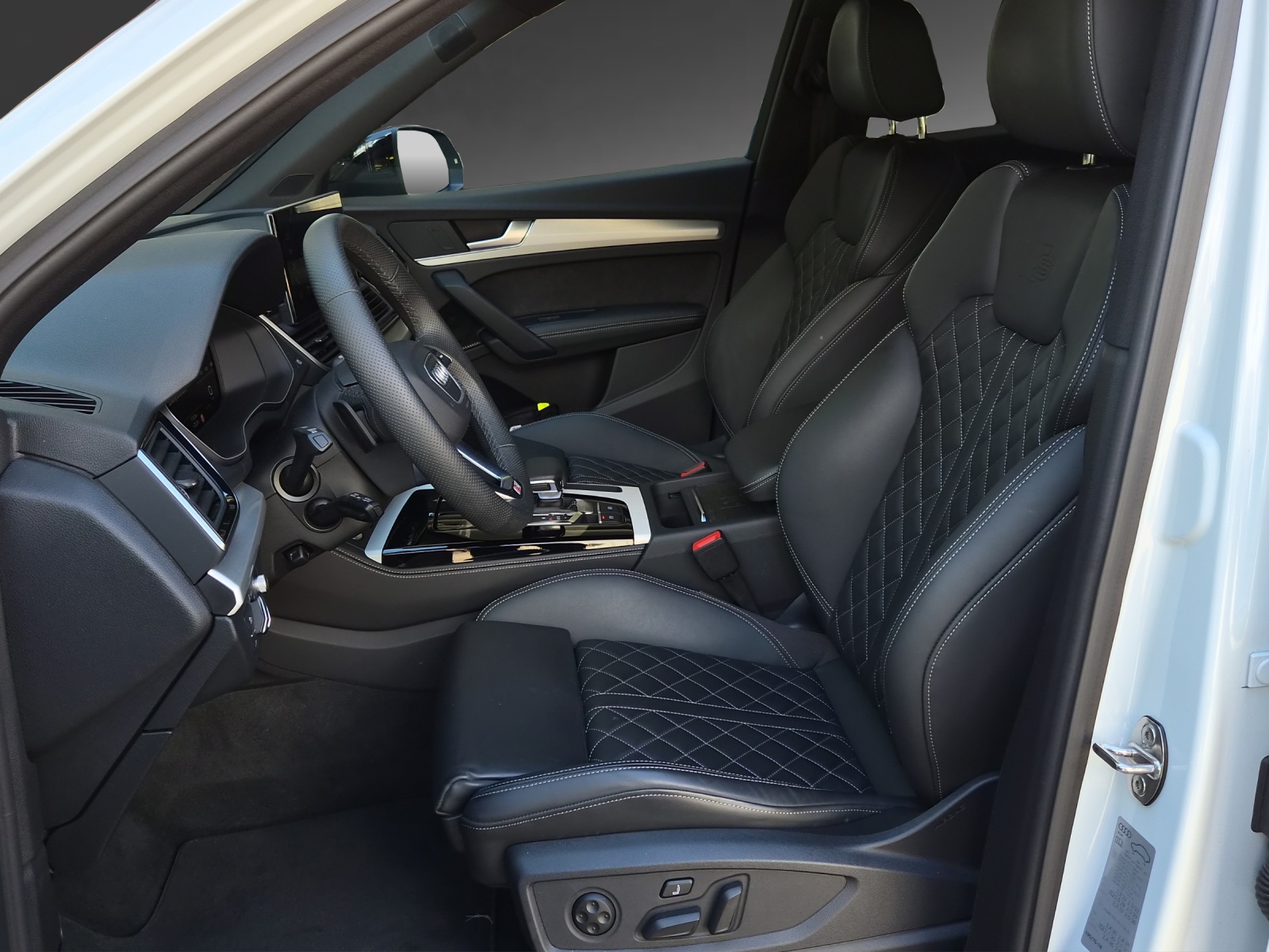 AUDI Q5 Sportback 40 TDI Blackedition quattro S-tronic-image-5