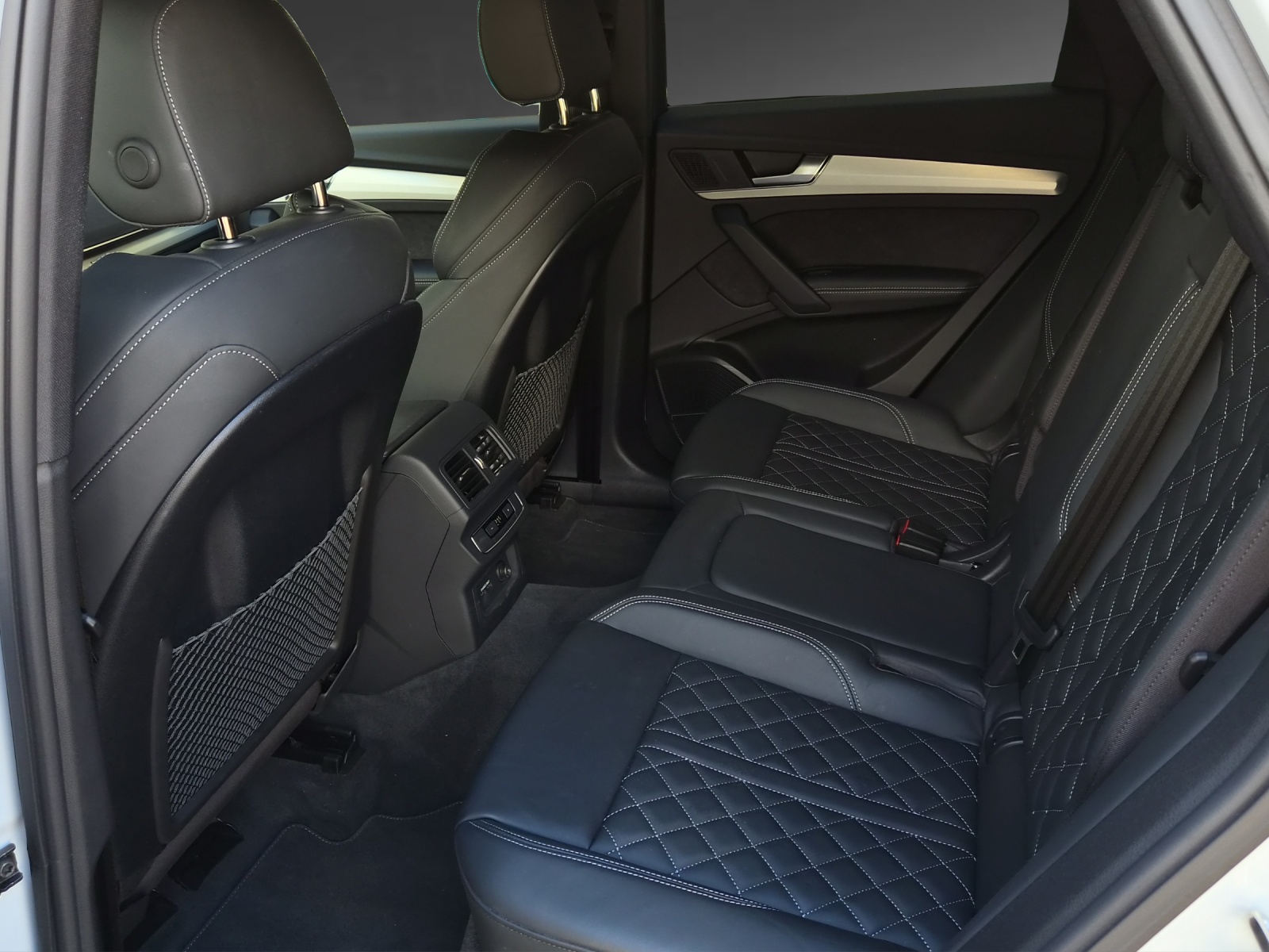 AUDI Q5 Sportback 40 TDI Blackedition quattro S-tronic-image-6