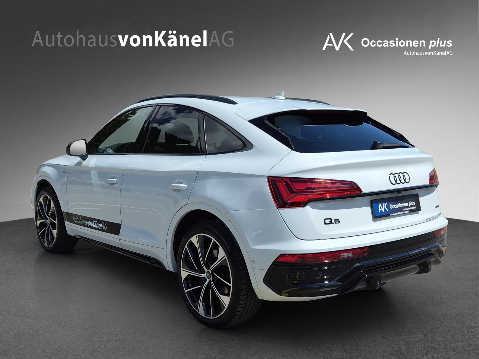 AUDI Q5 Sportback 40 TDI Blackedition quattro S-tronic-image-2