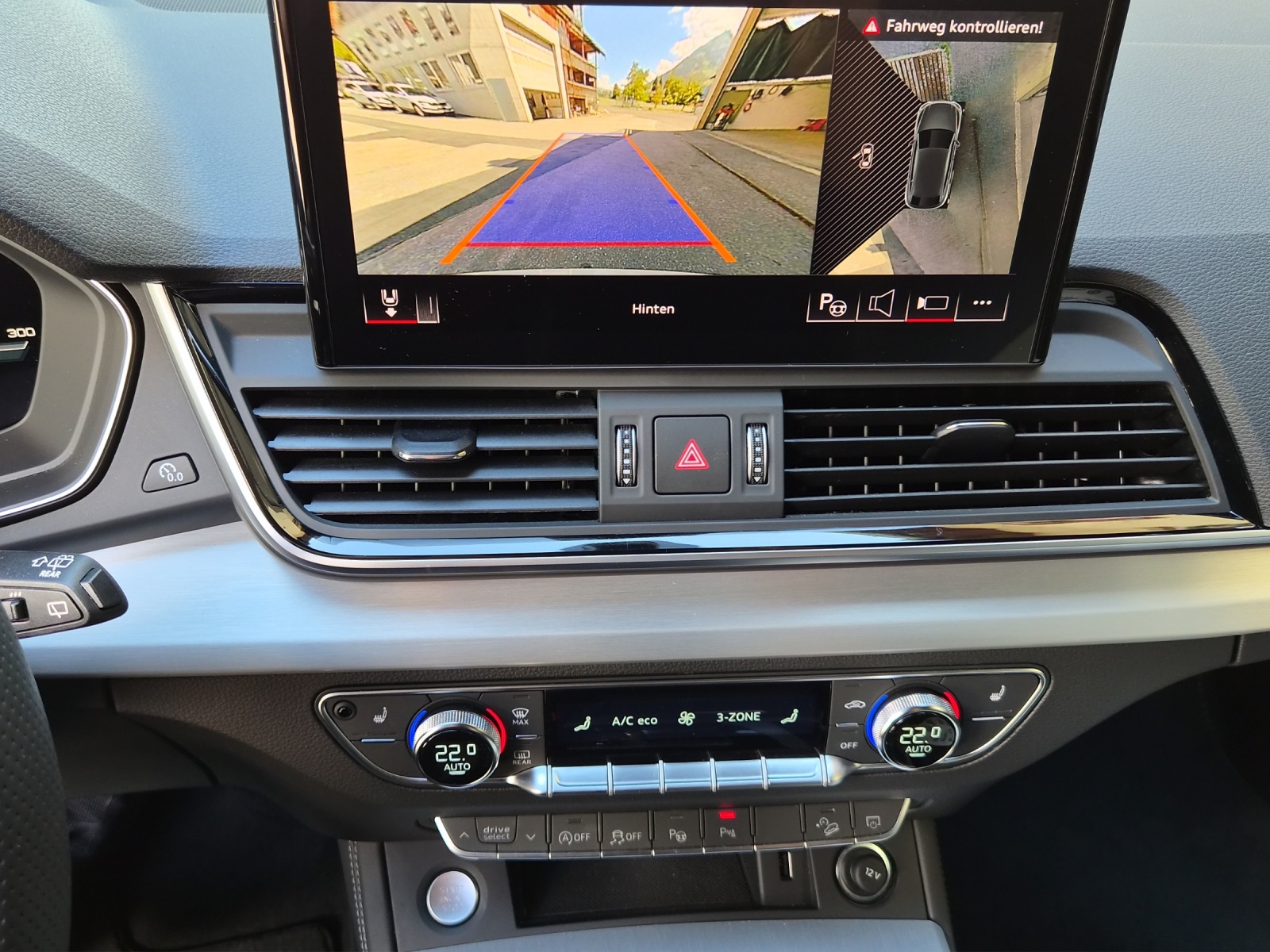 AUDI Q5 Sportback 40 TDI Blackedition quattro S-tronic-image-10