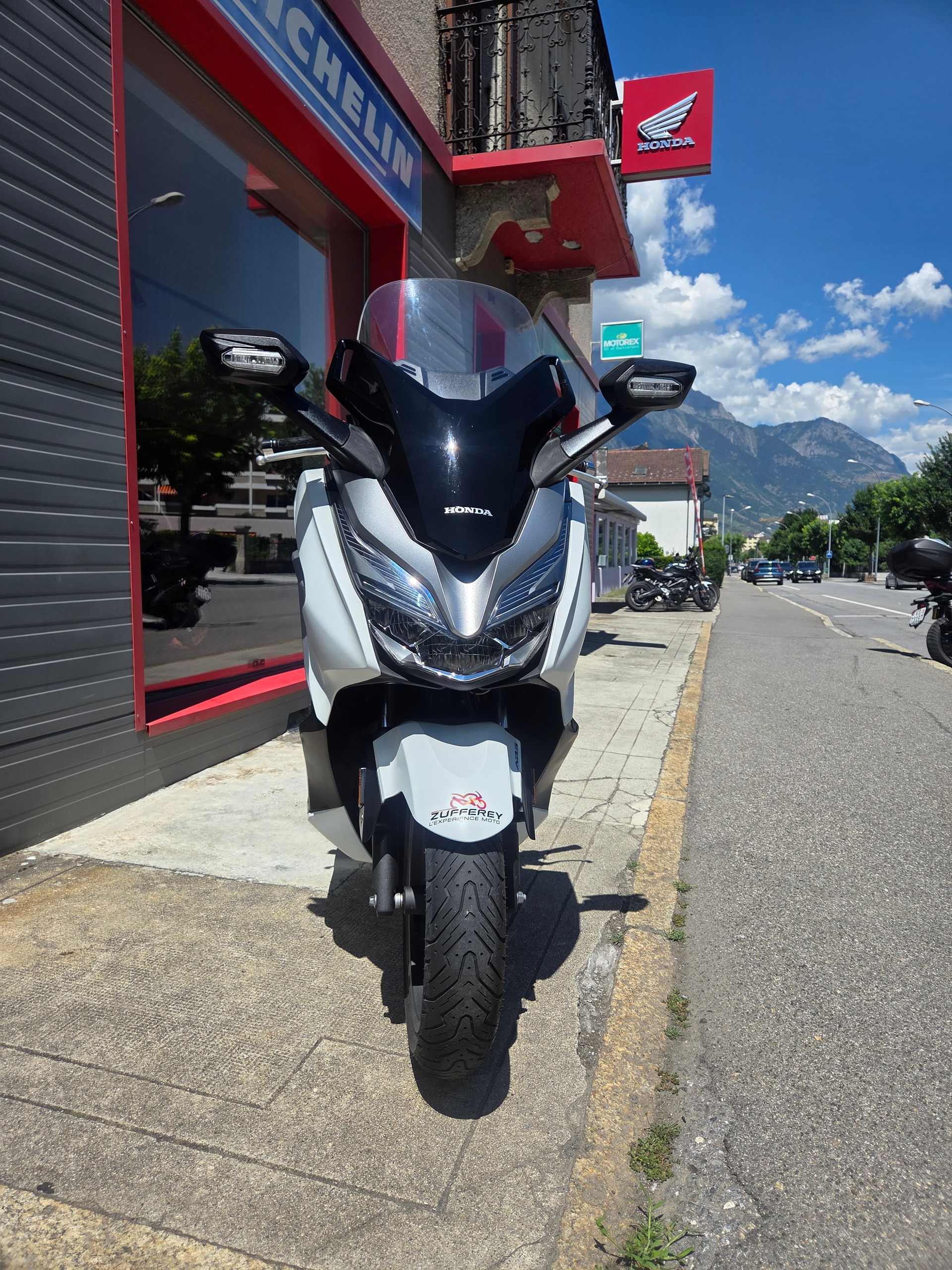 HONDA NSS 300 Forza ABS-image-1