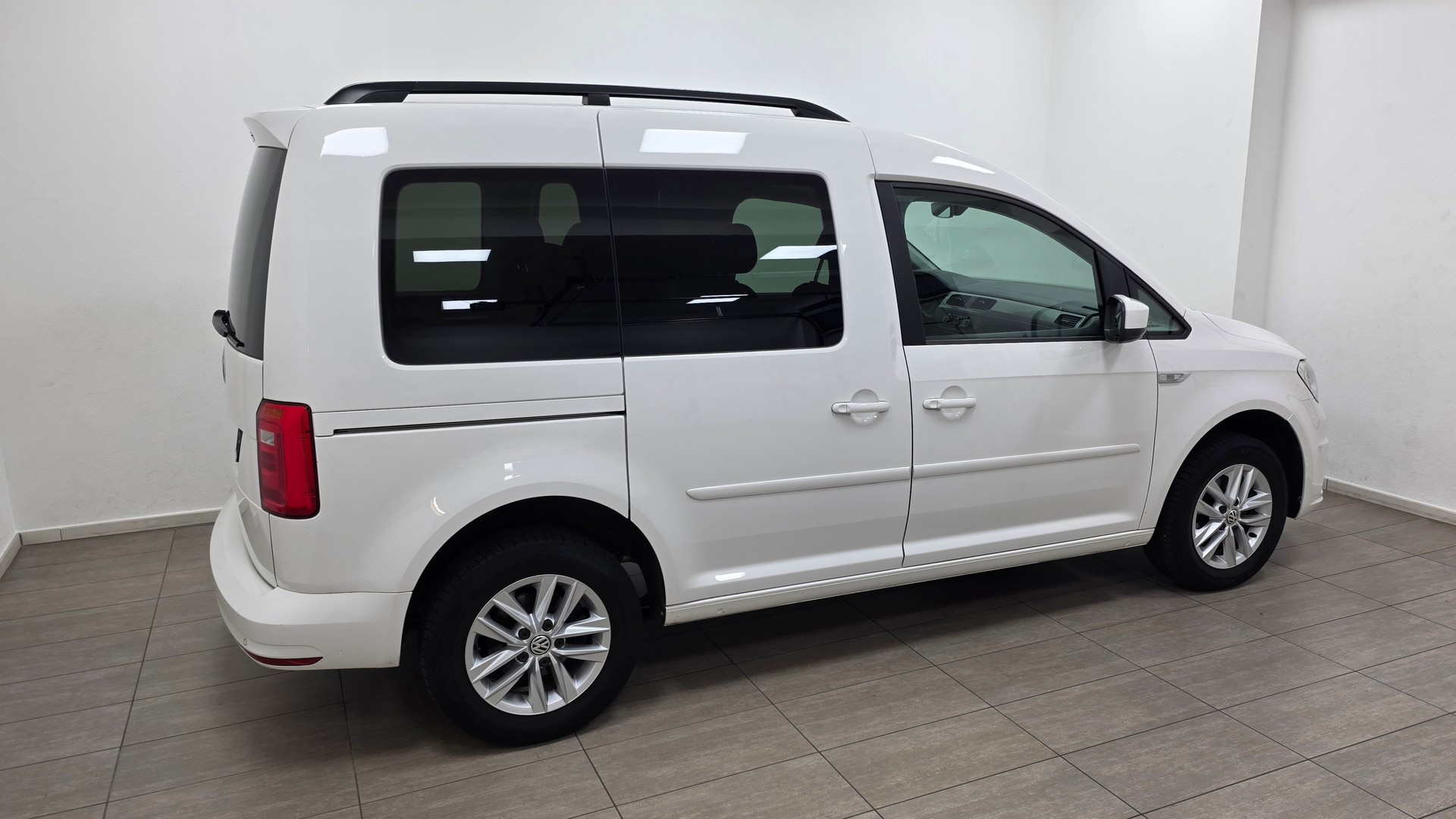 VW Caddy 2.0 TDI Family Beach-image-2