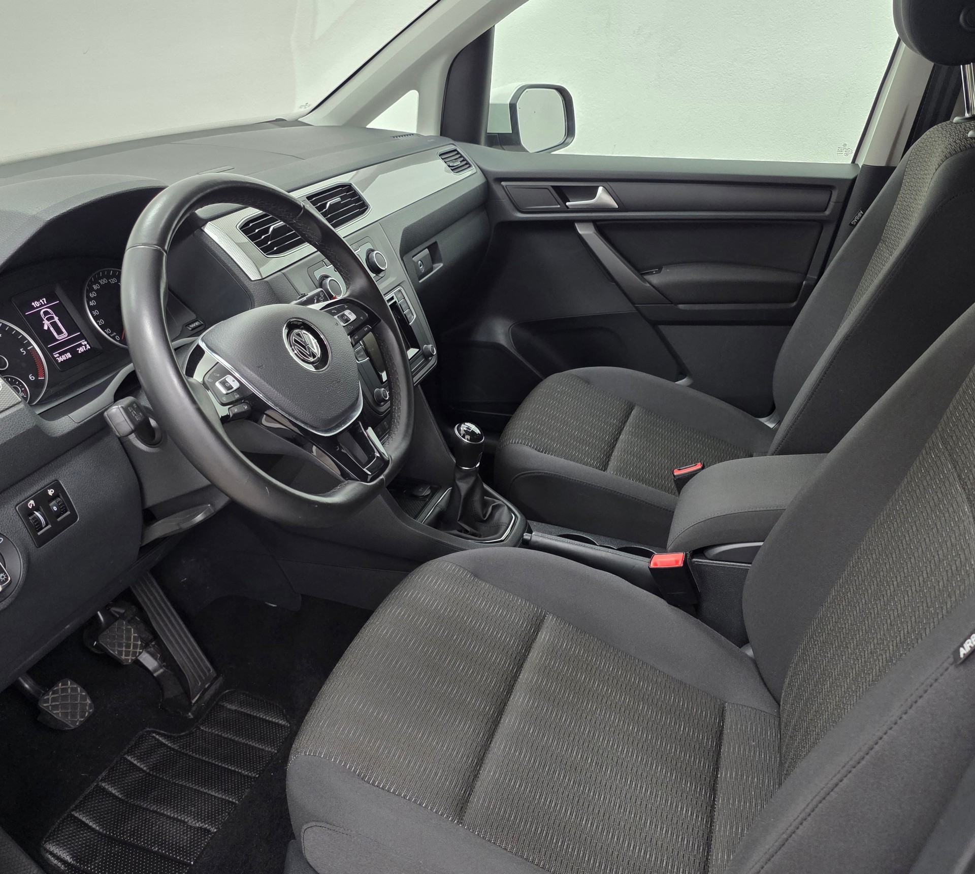 VW Caddy 2.0 TDI Family Beach-image-12