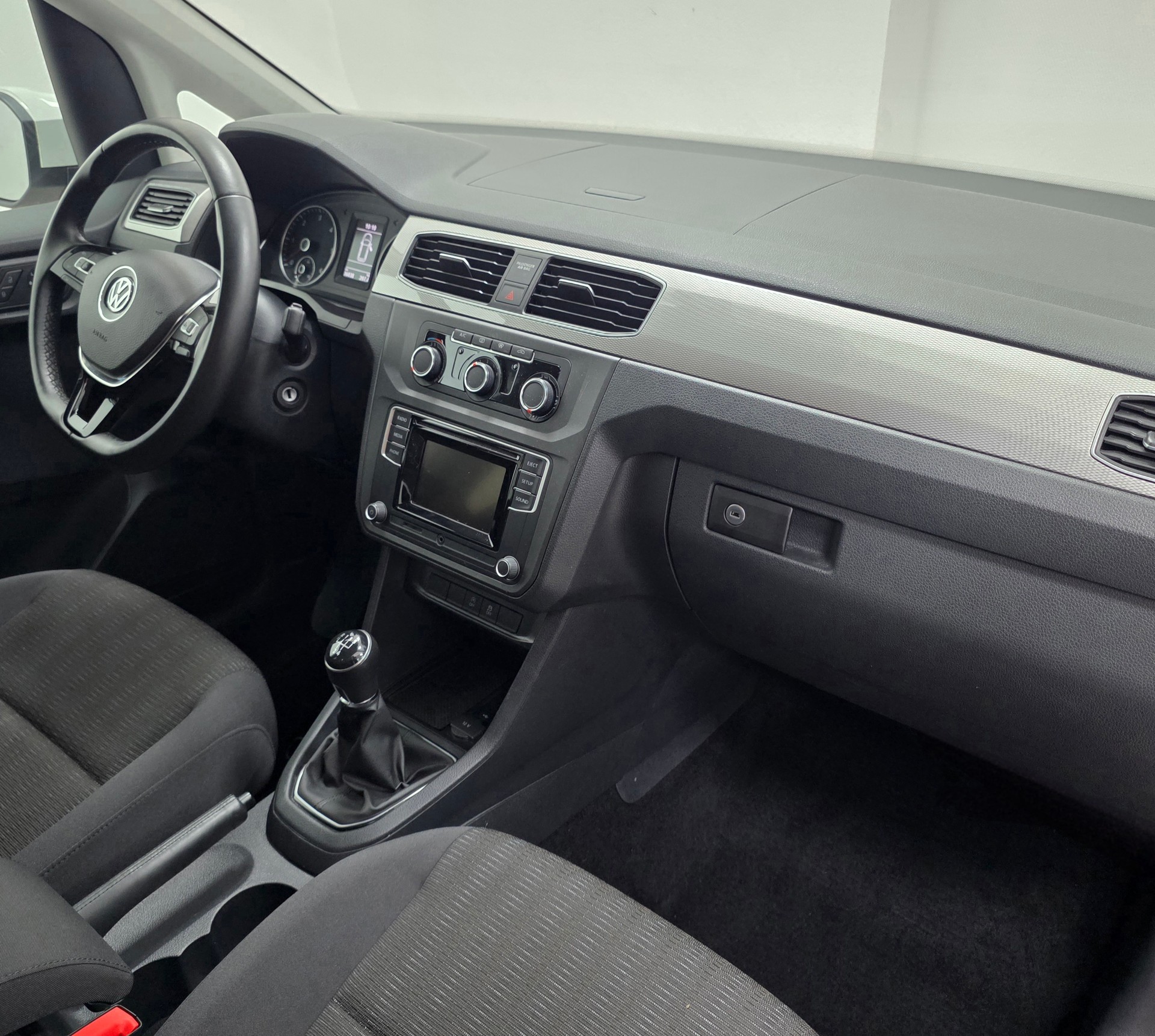 VW Caddy 2.0 TDI Family Beach-image-11