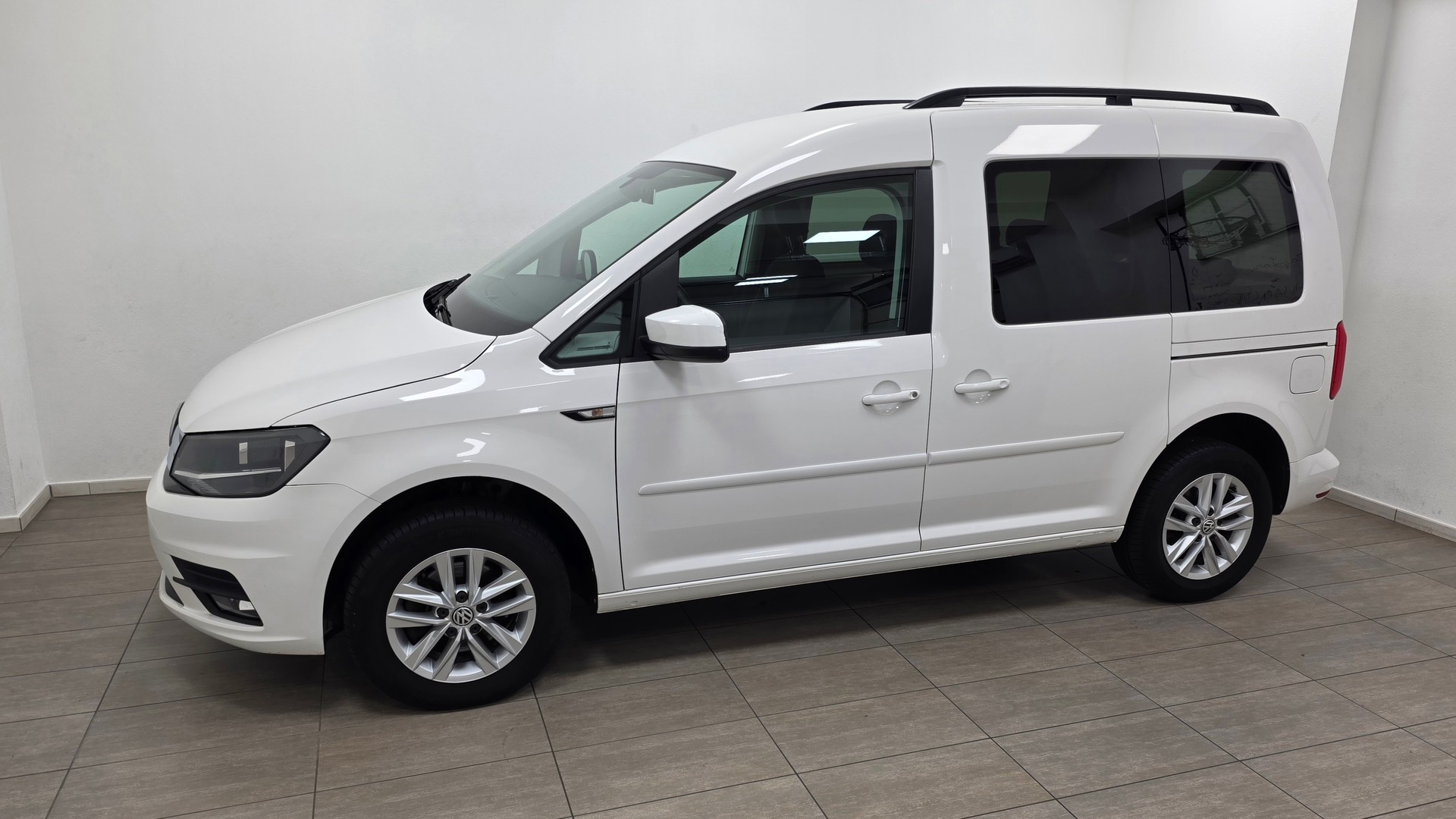 VW Caddy 2.0 TDI Family Beach-image-6