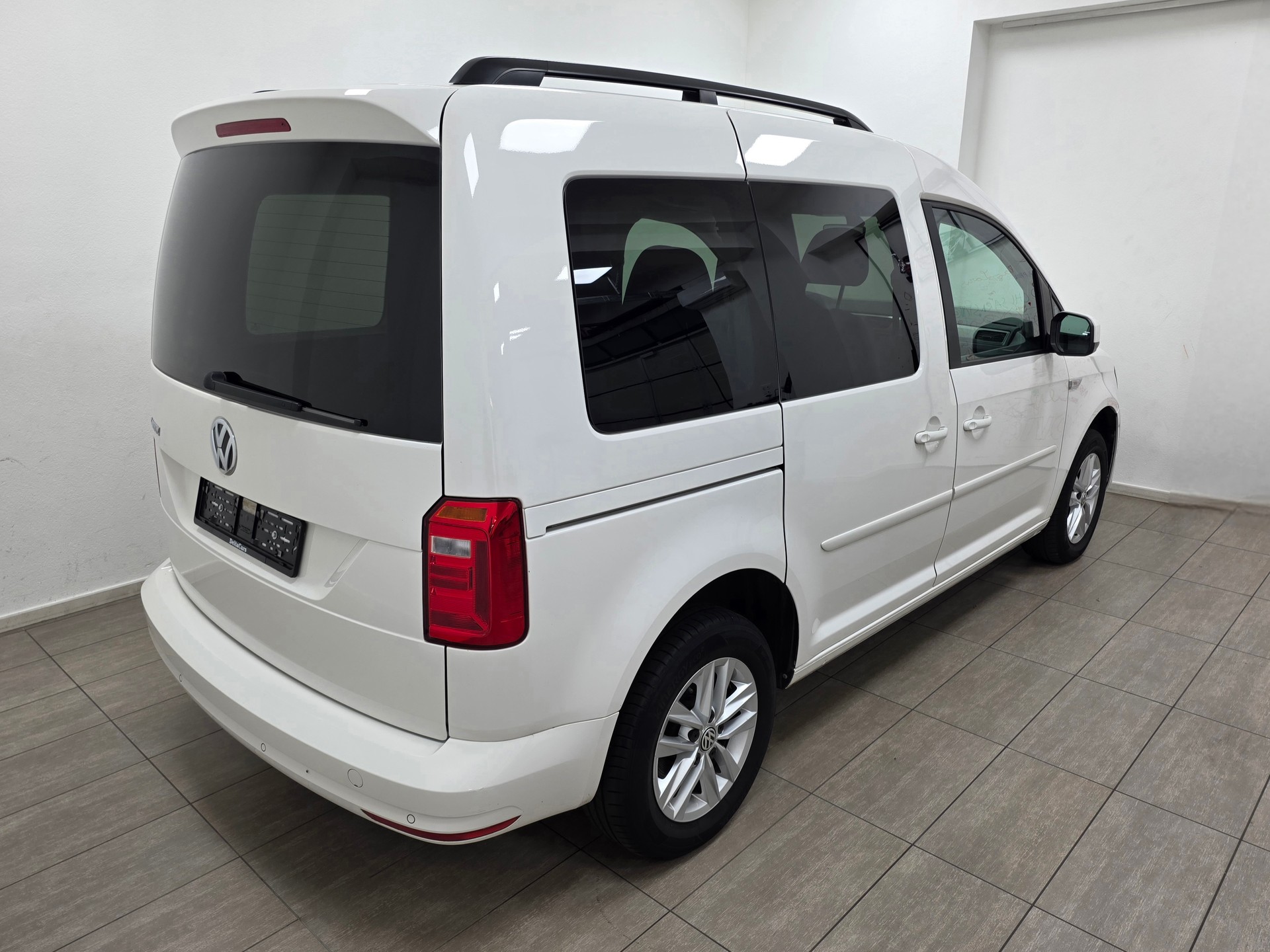 VW Caddy 2.0 TDI Family Beach-image-3