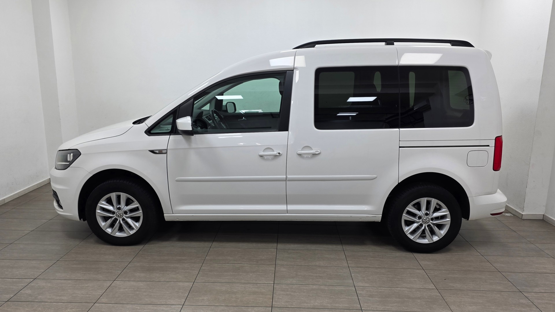 VW Caddy 2.0 TDI Family Beach-image-5
