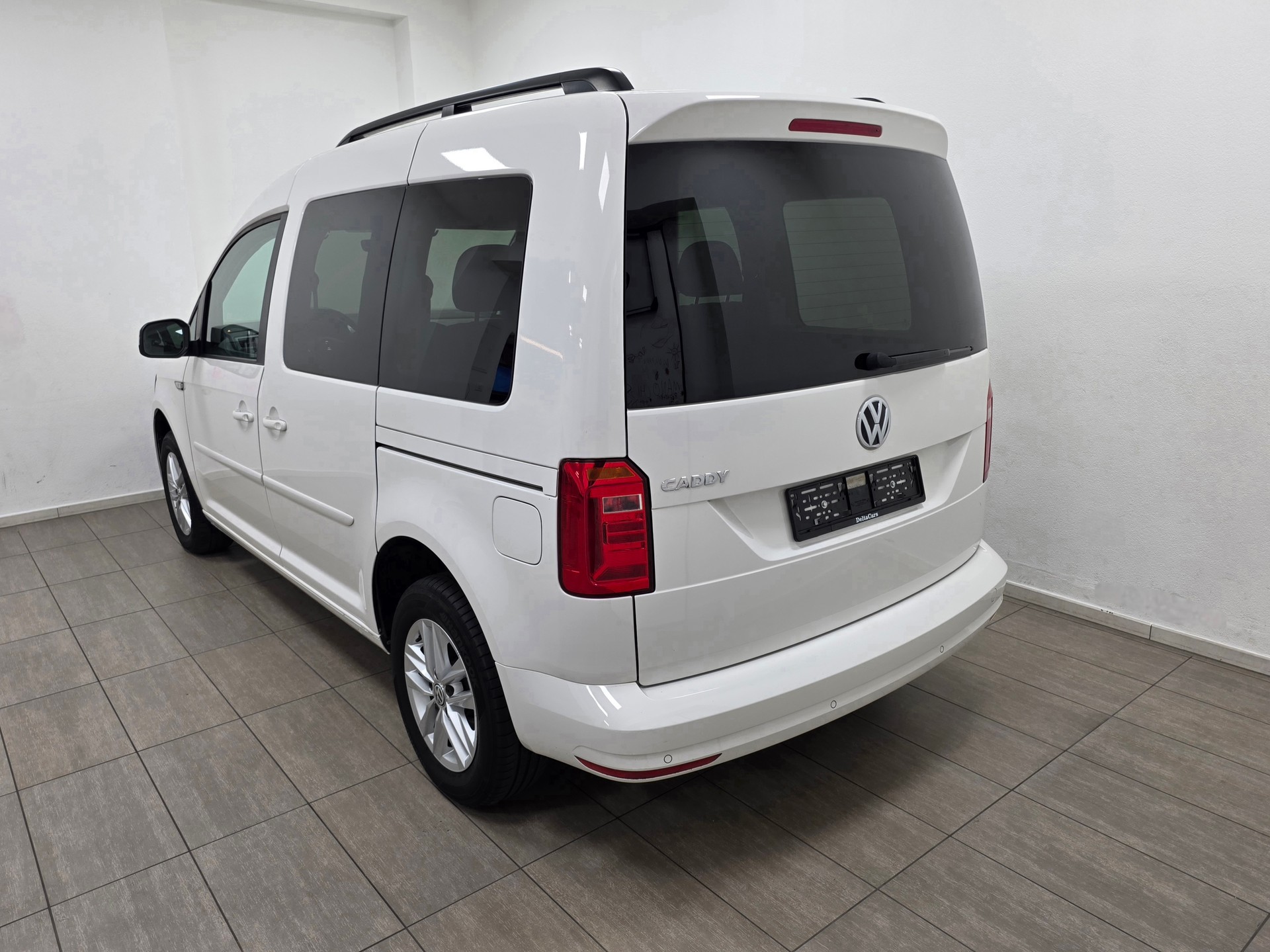 VW Caddy 2.0 TDI Family Beach-image-4
