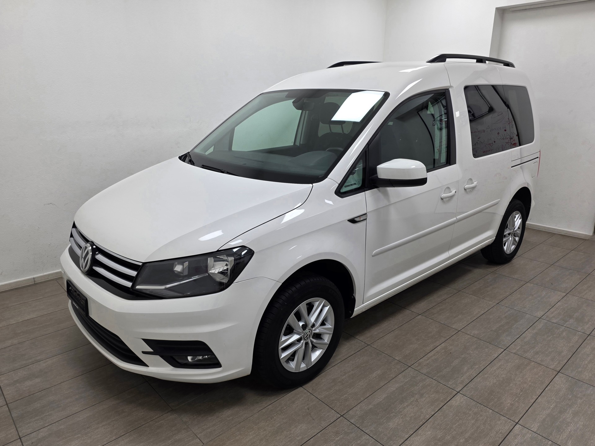 VW Caddy 2.0 TDI Family Beach-image-8