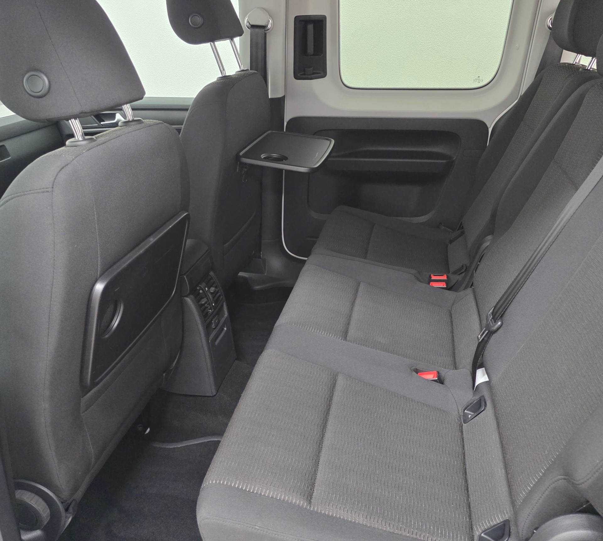 VW Caddy 2.0 TDI Family Beach-image-13