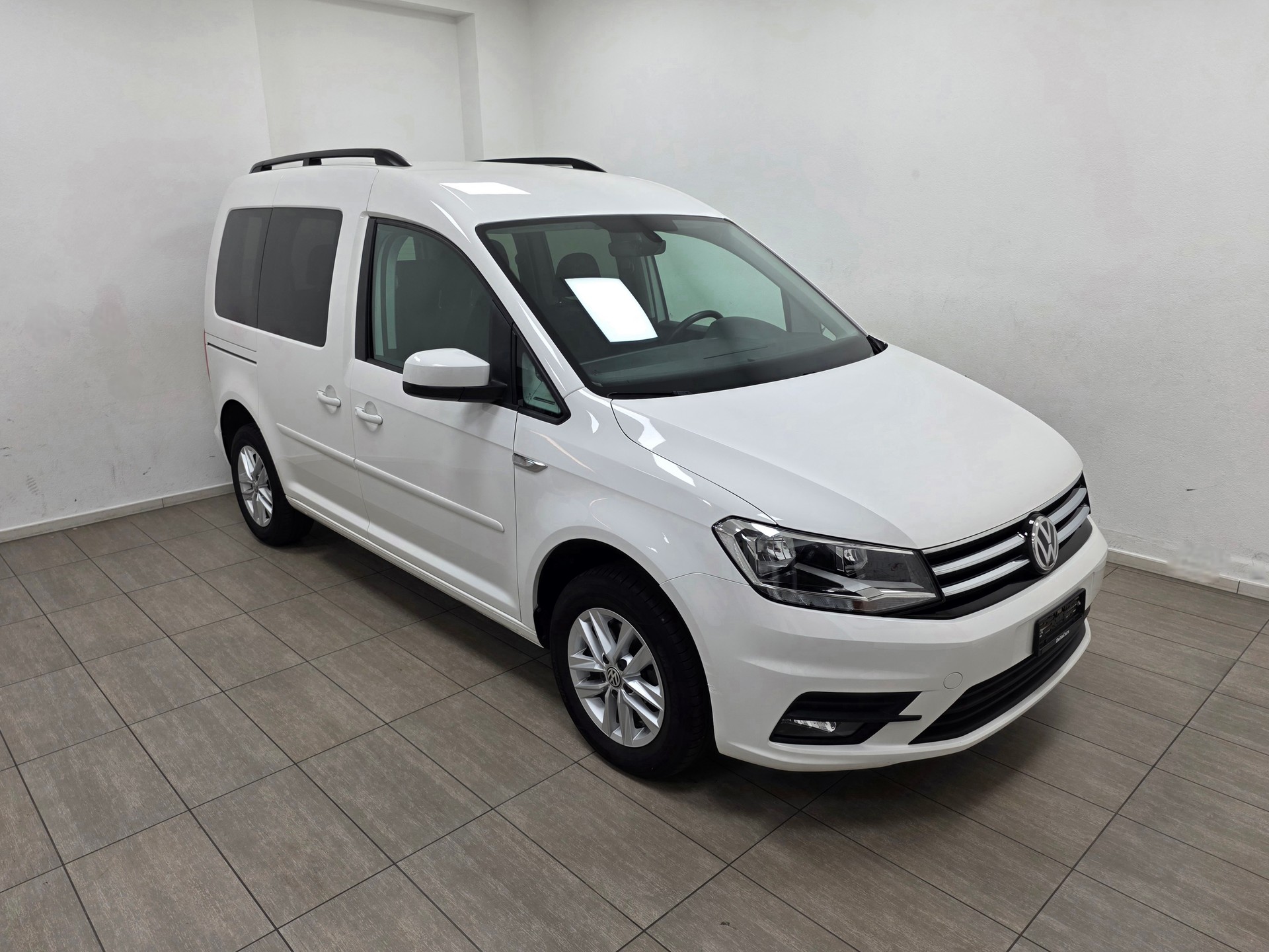 VW Caddy 2.0 TDI Family Beach-image-1