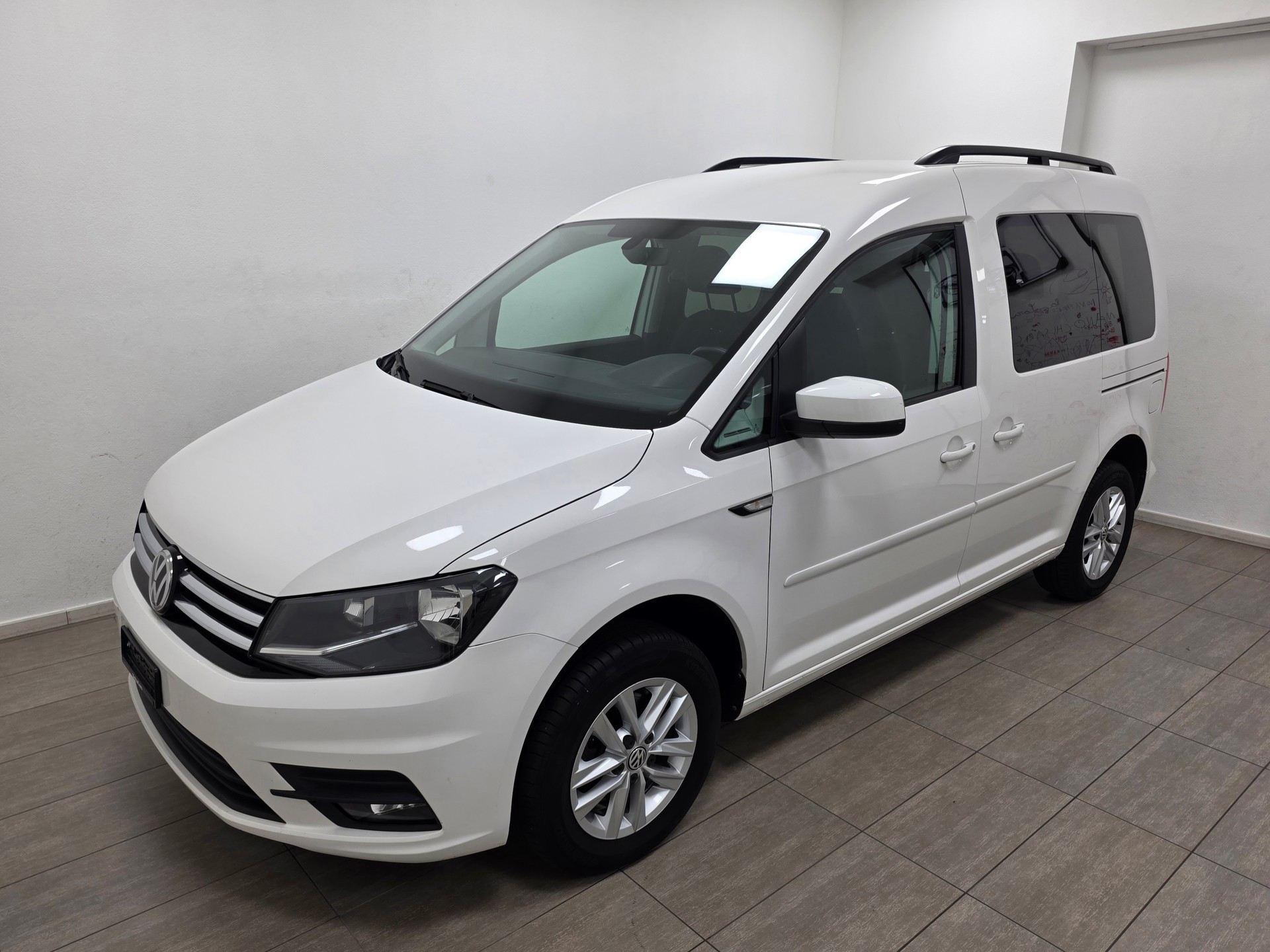 VW Caddy 2.0 TDI Family Beach-image-7