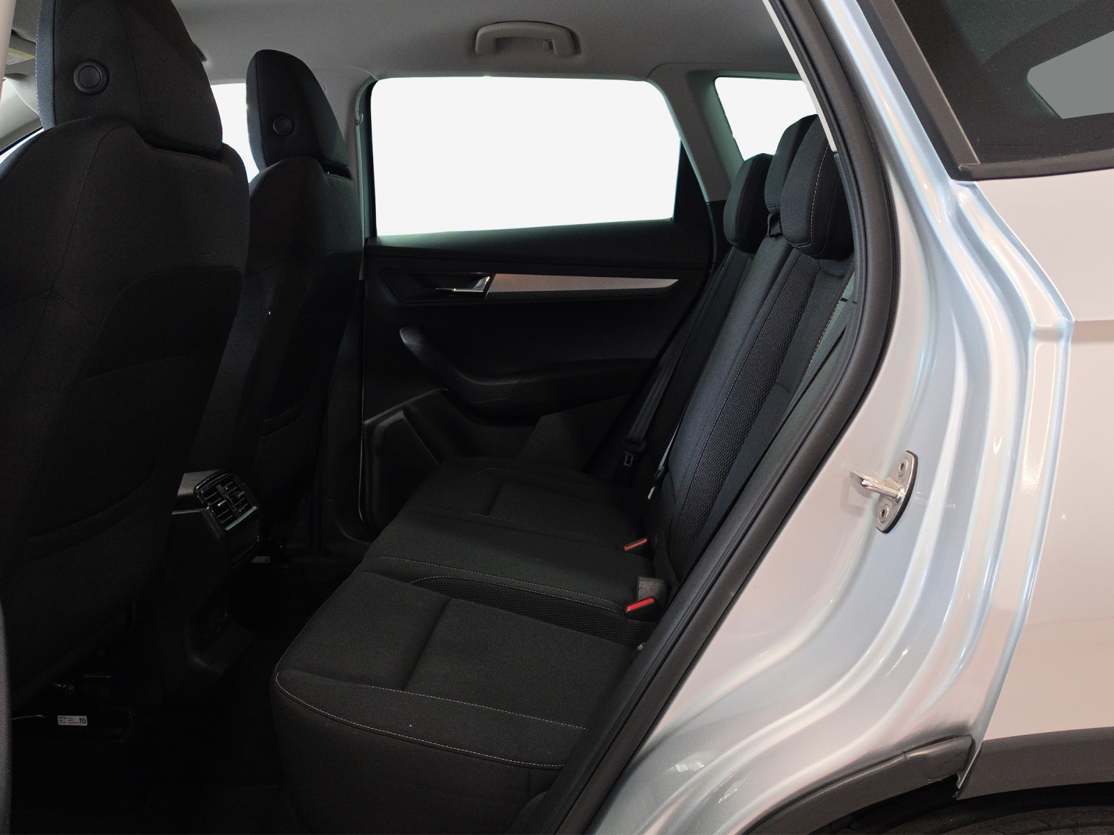SKODA Karoq 2.0 TDI CR Selection 4x4 DSG-image-11